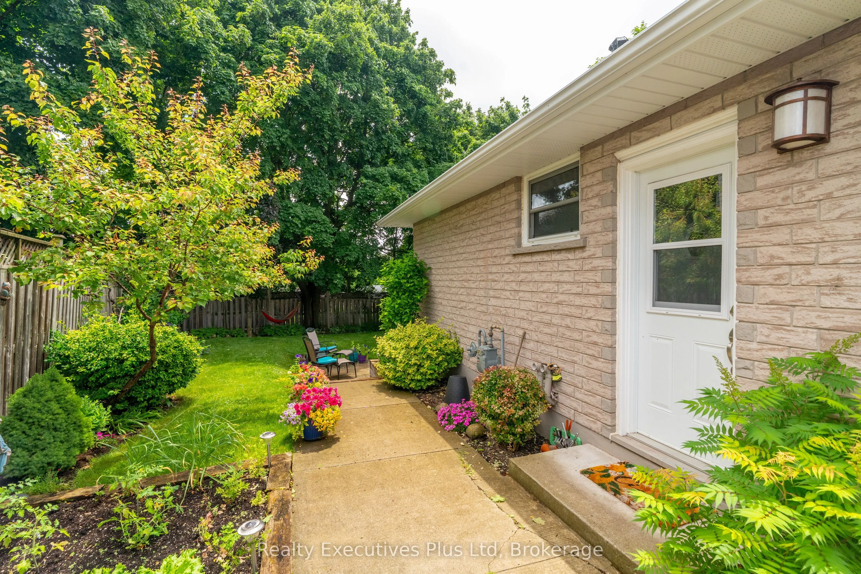61 Mcilwraith Crescent