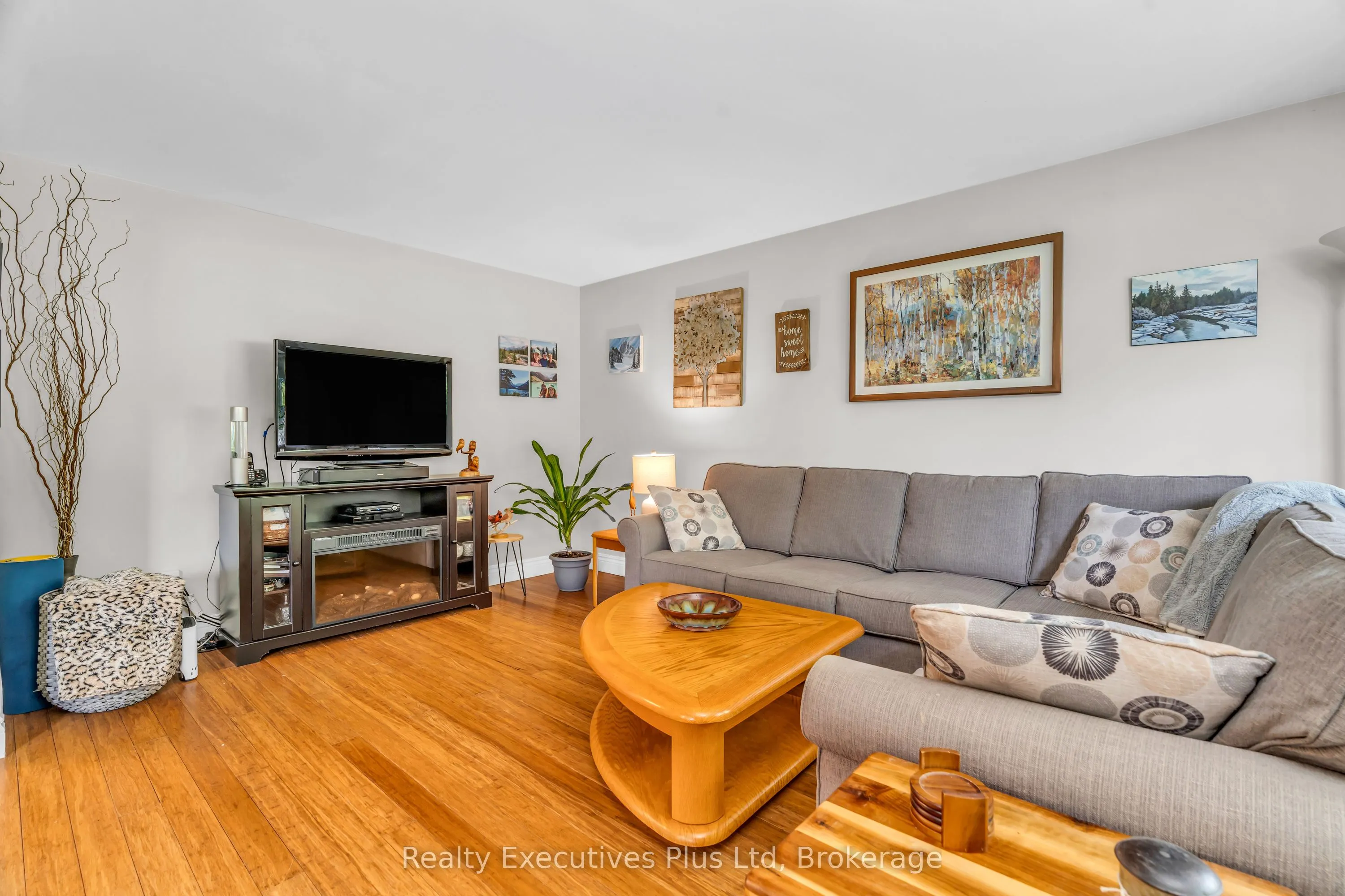 61 Mcilwraith Crescent