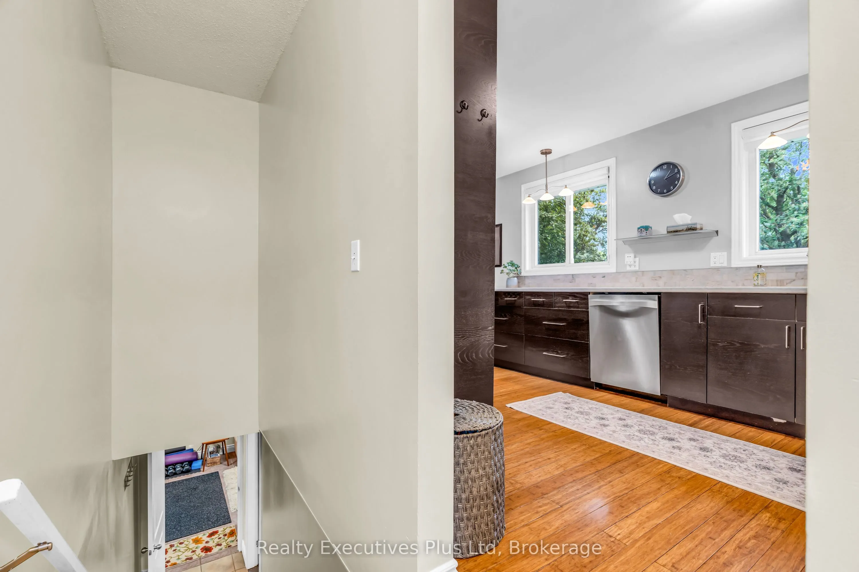 61 Mcilwraith Crescent