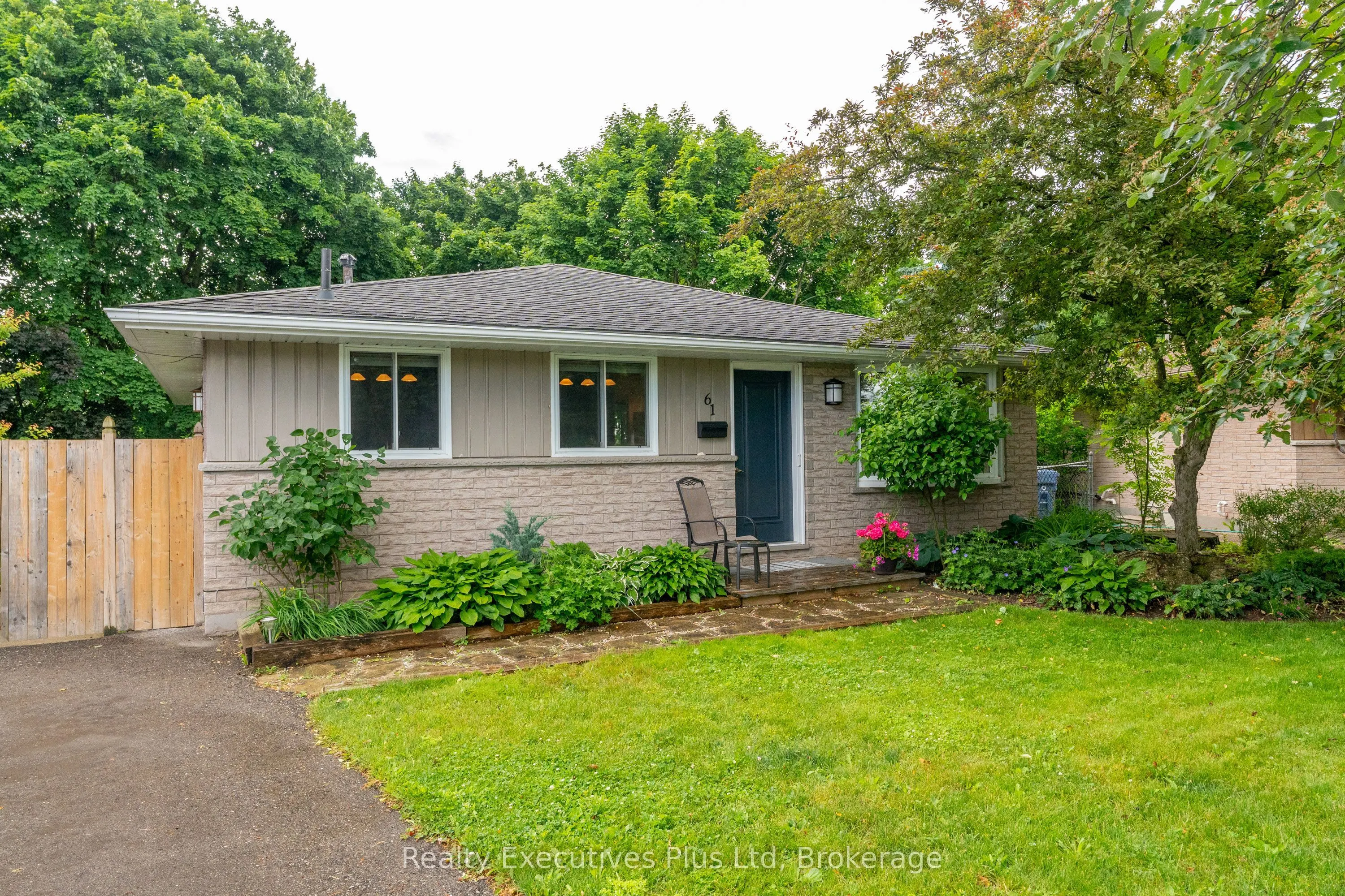 61 Mcilwraith Crescent