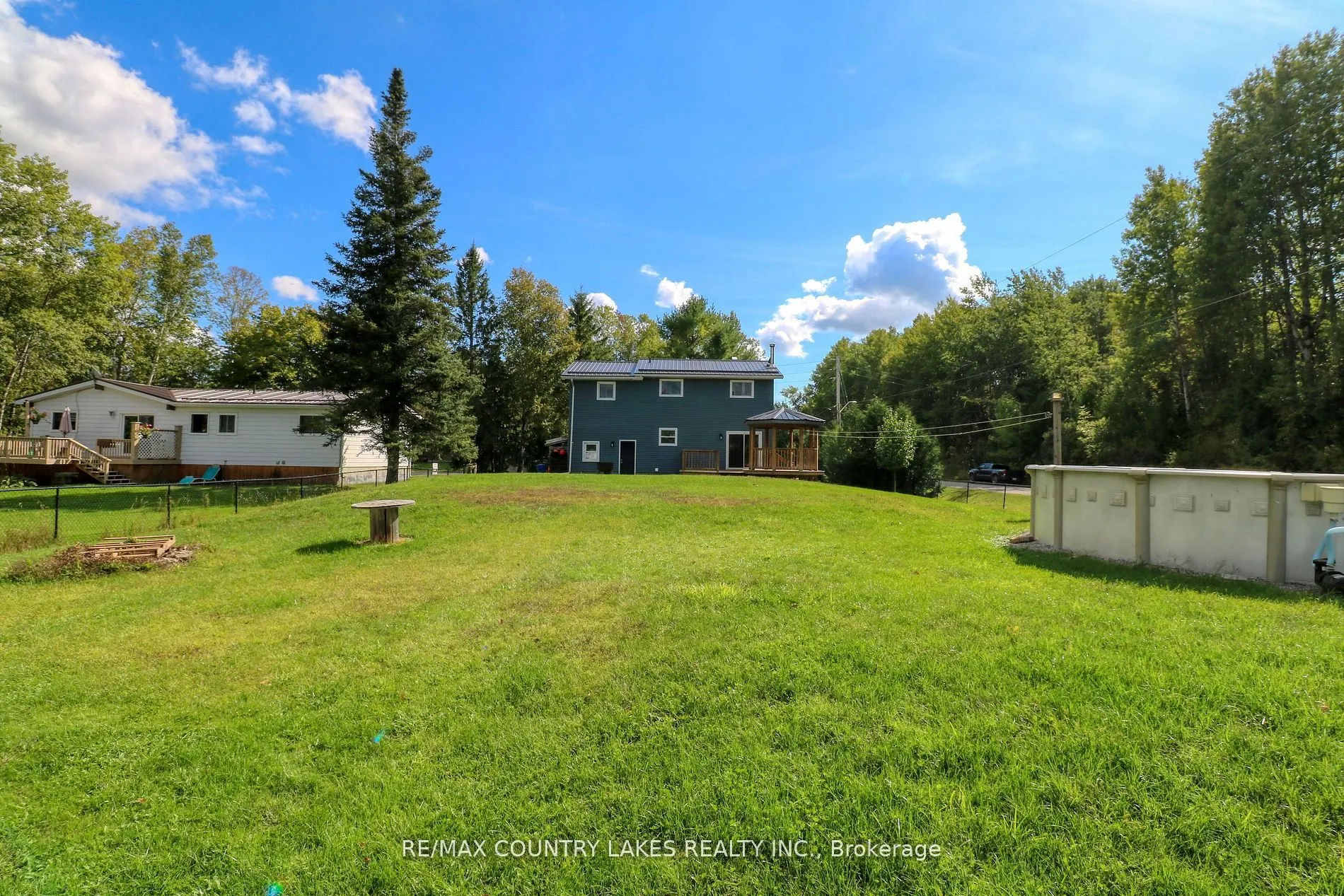 3 Pinewood Boulevard