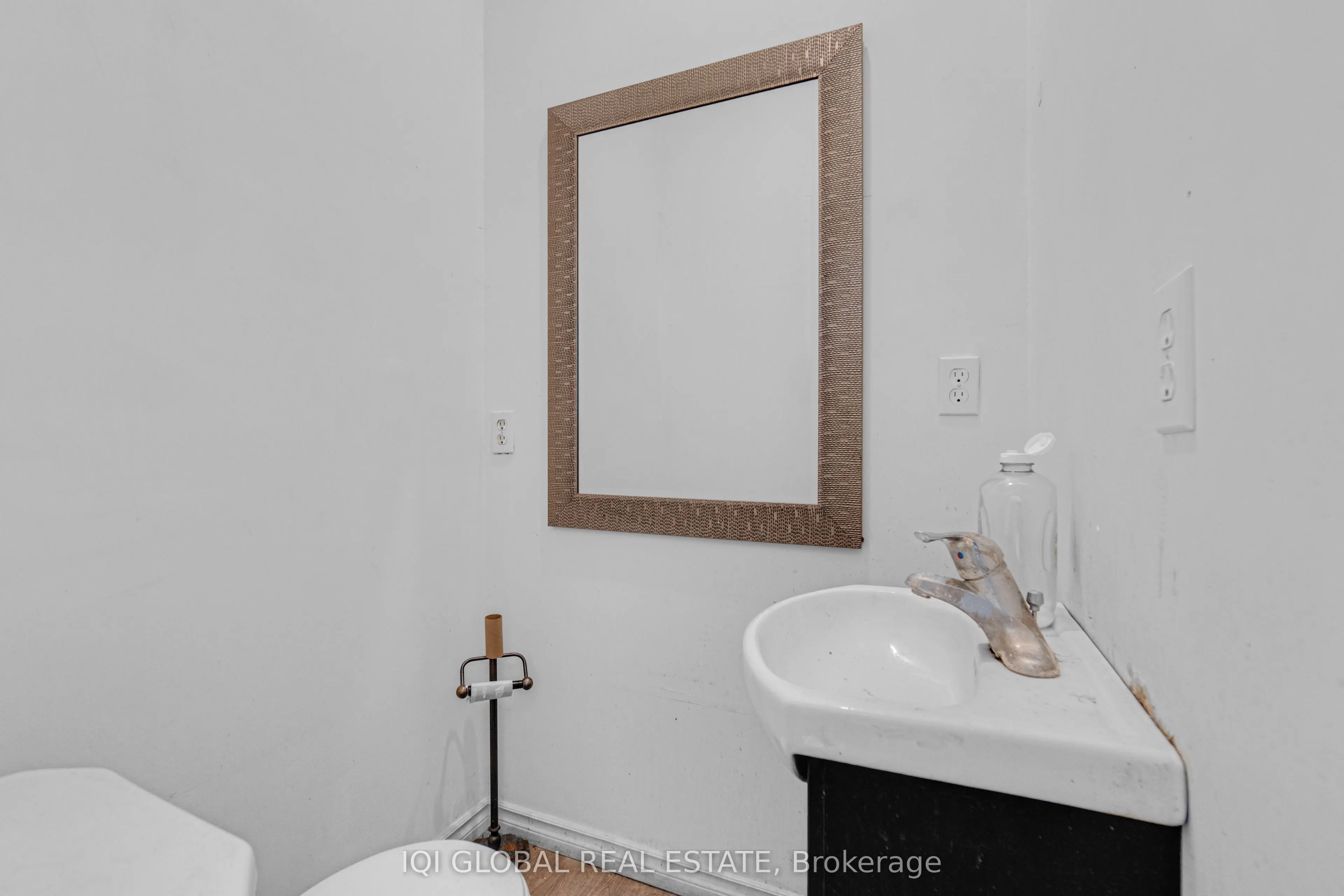 242 Queenston Road