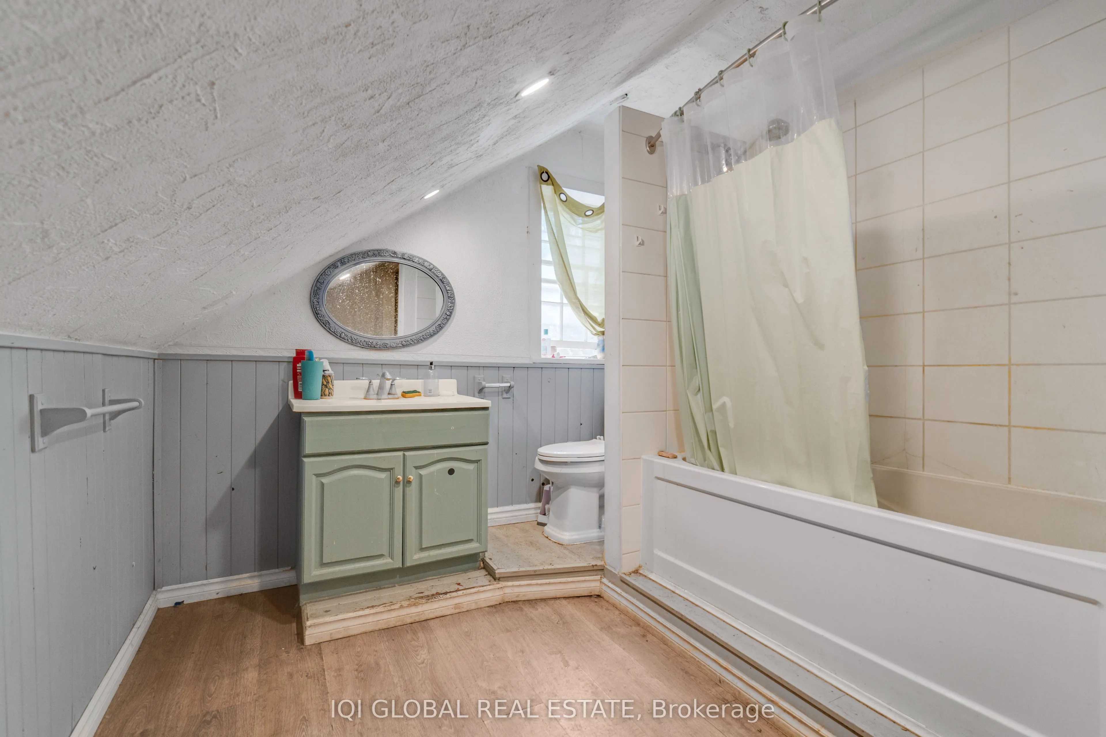 242 Queenston Road
