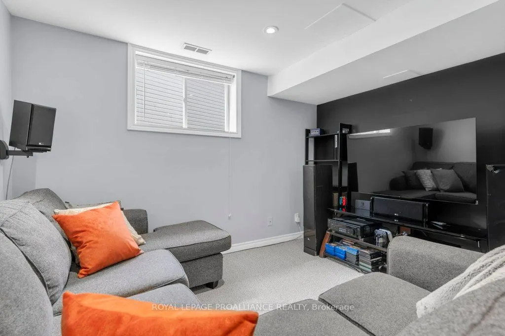 17 Stonegate Crescent