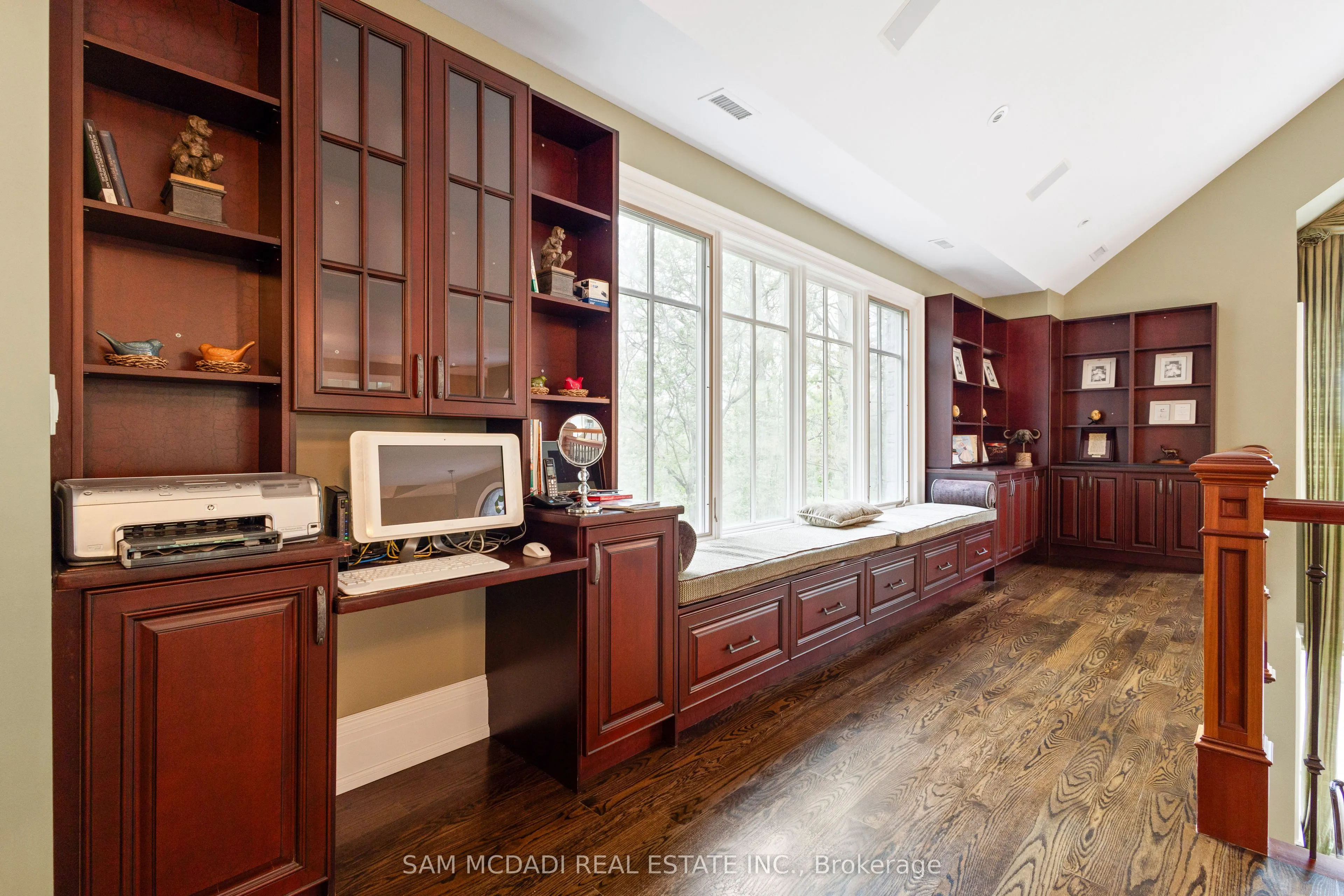 839 Lakeshore Road