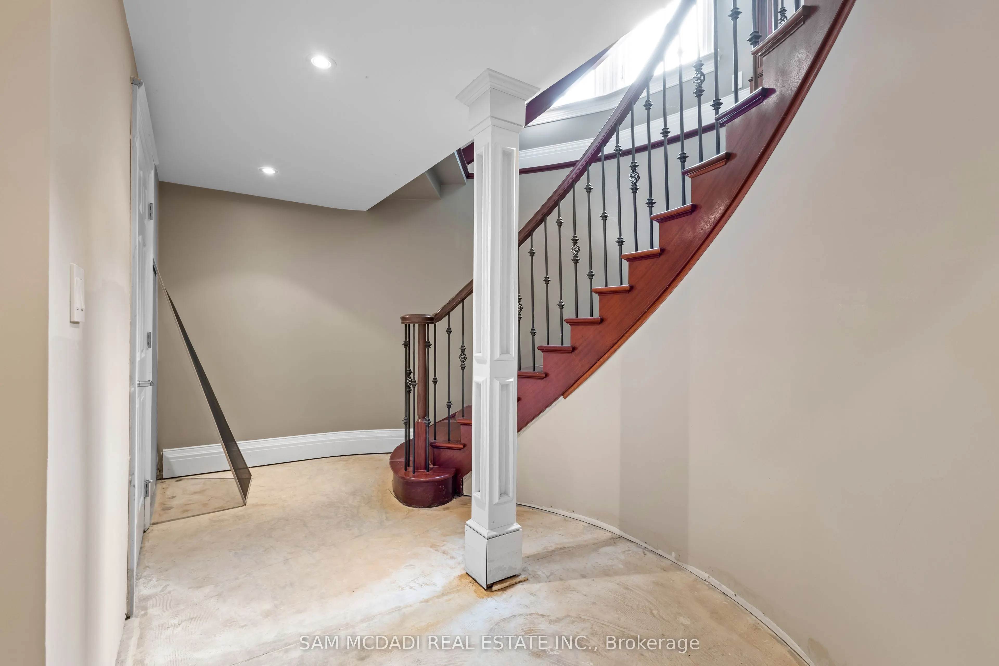 839 Lakeshore Road