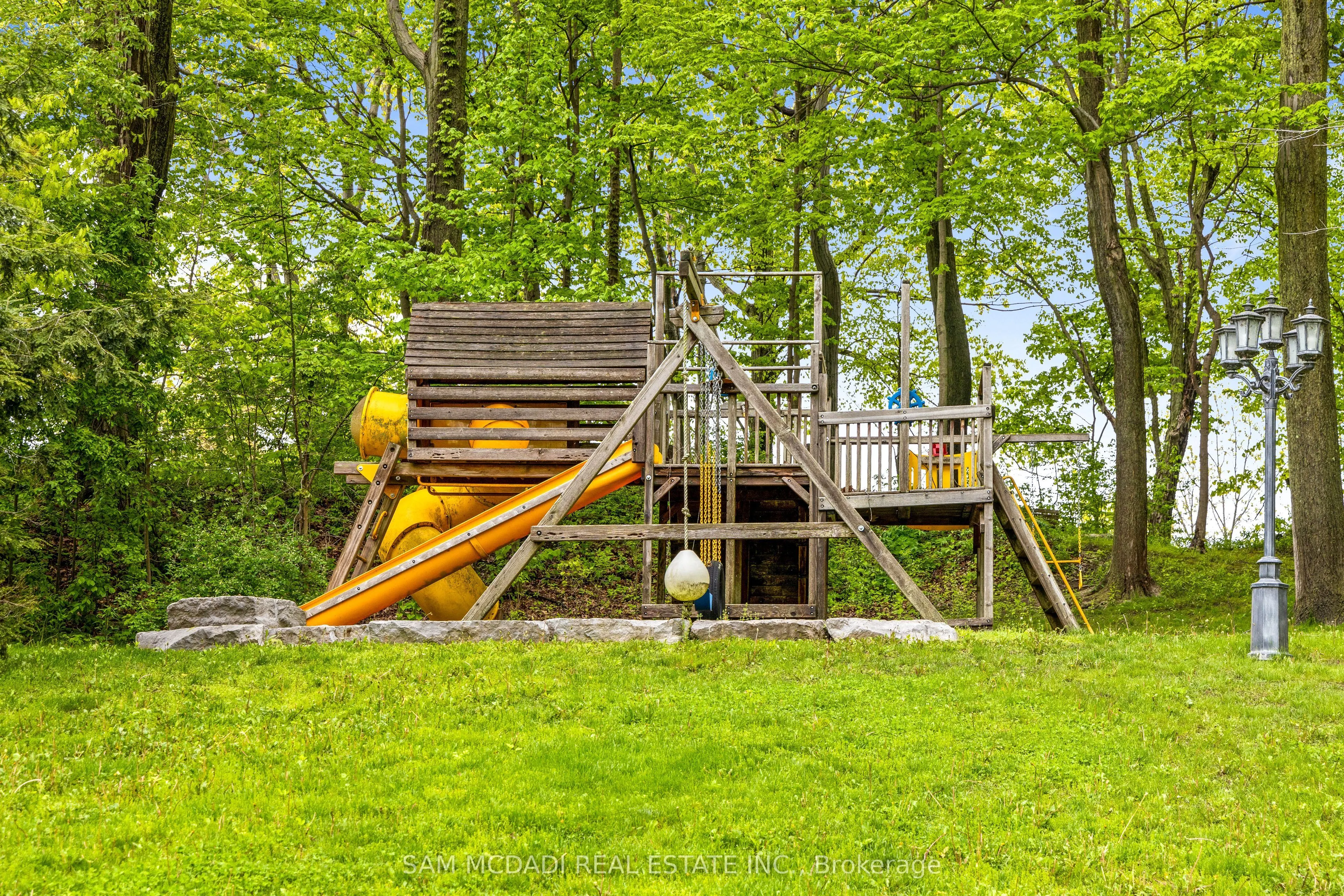 839 Lakeshore Road