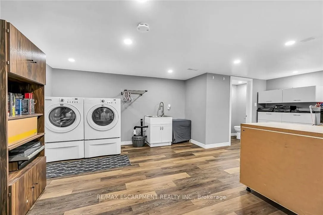 33 Echo Street E