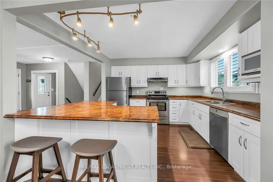 33 Echo Street E