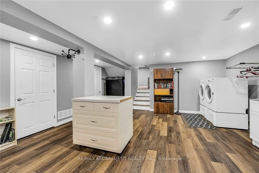 33 Echo Street E