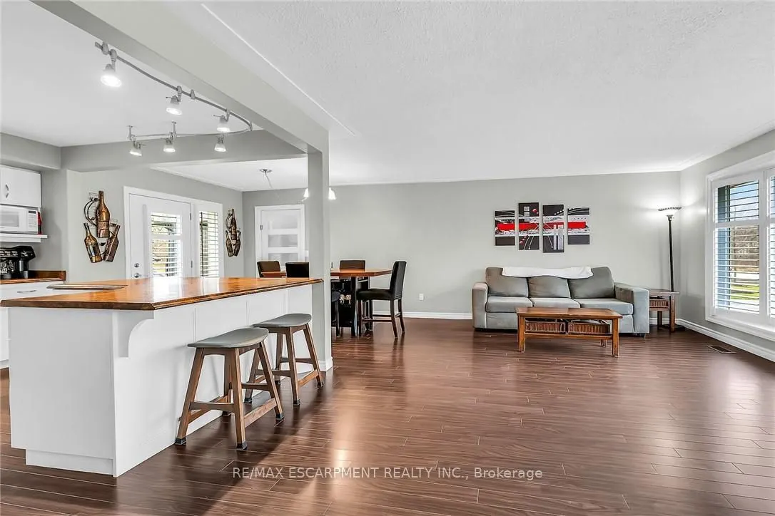 33 Echo Street E