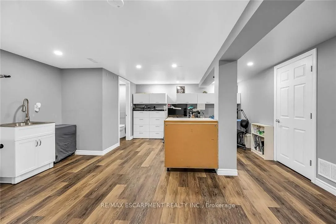 33 Echo Street E