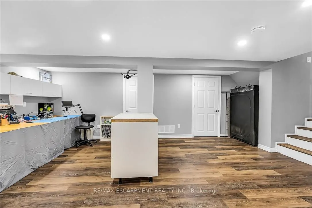 33 Echo Street E