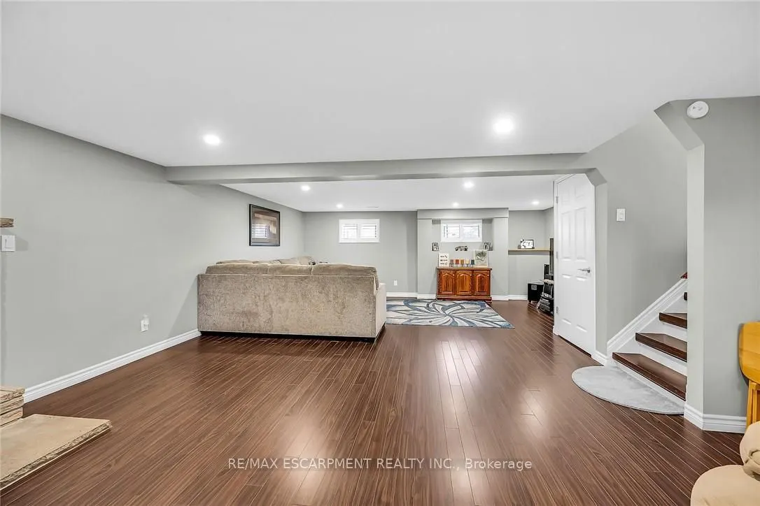 33 Echo Street E