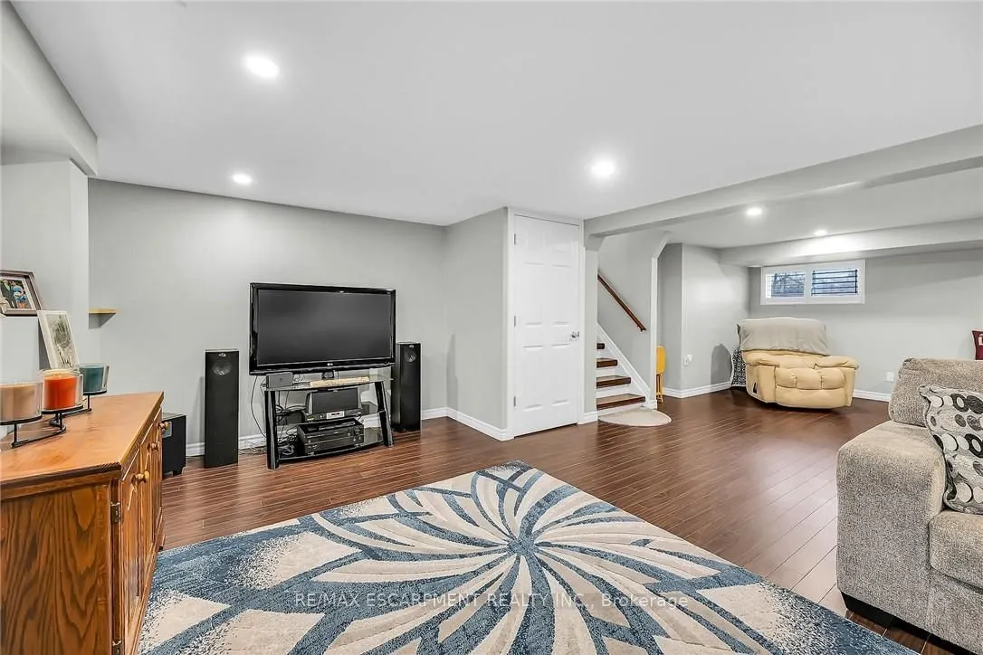33 Echo Street E