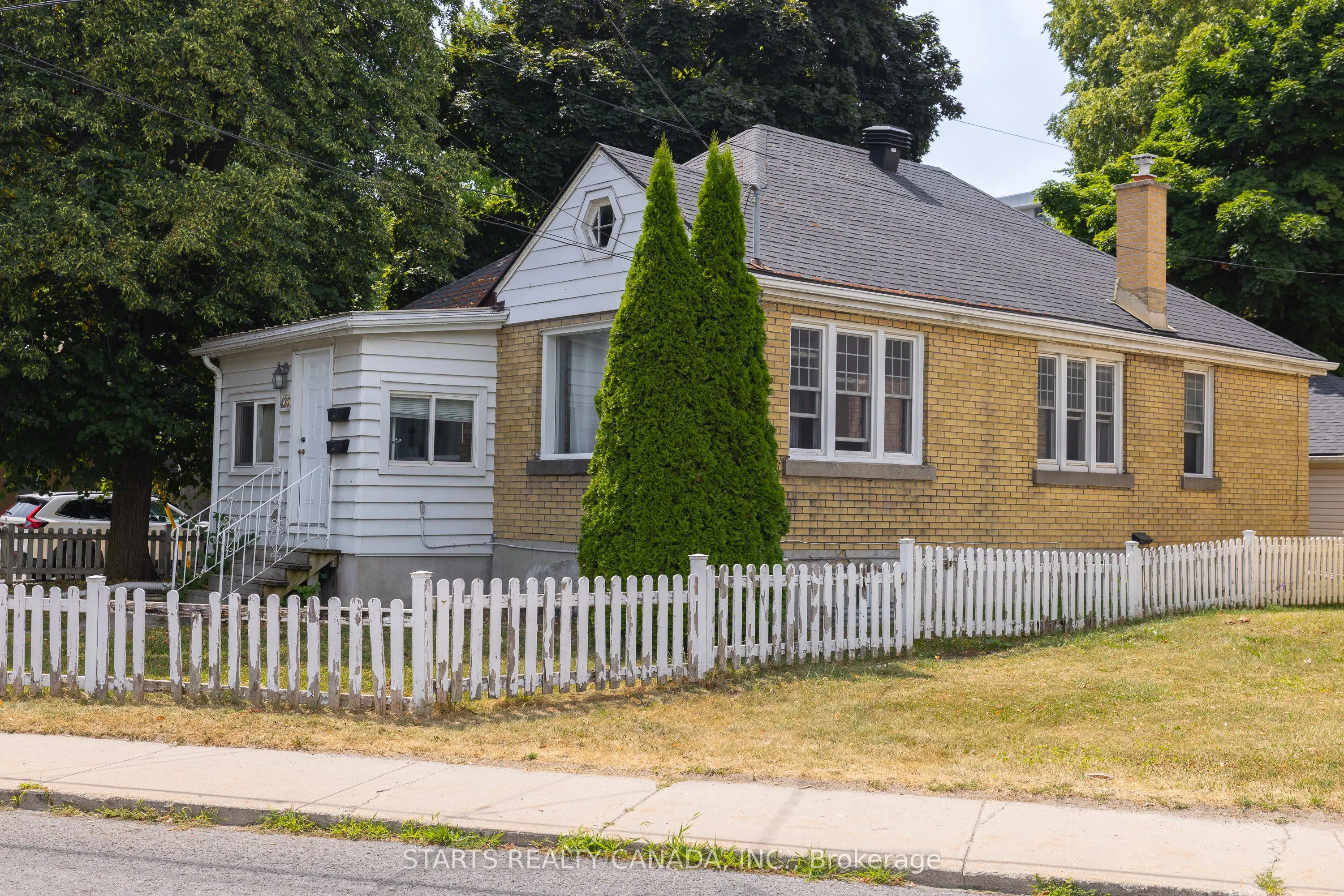 420 Macdonnell Street