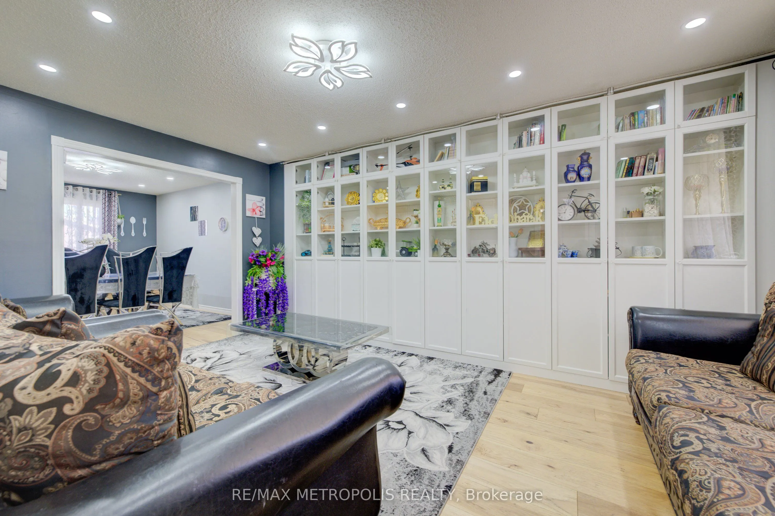 145 Cowan Boulevard