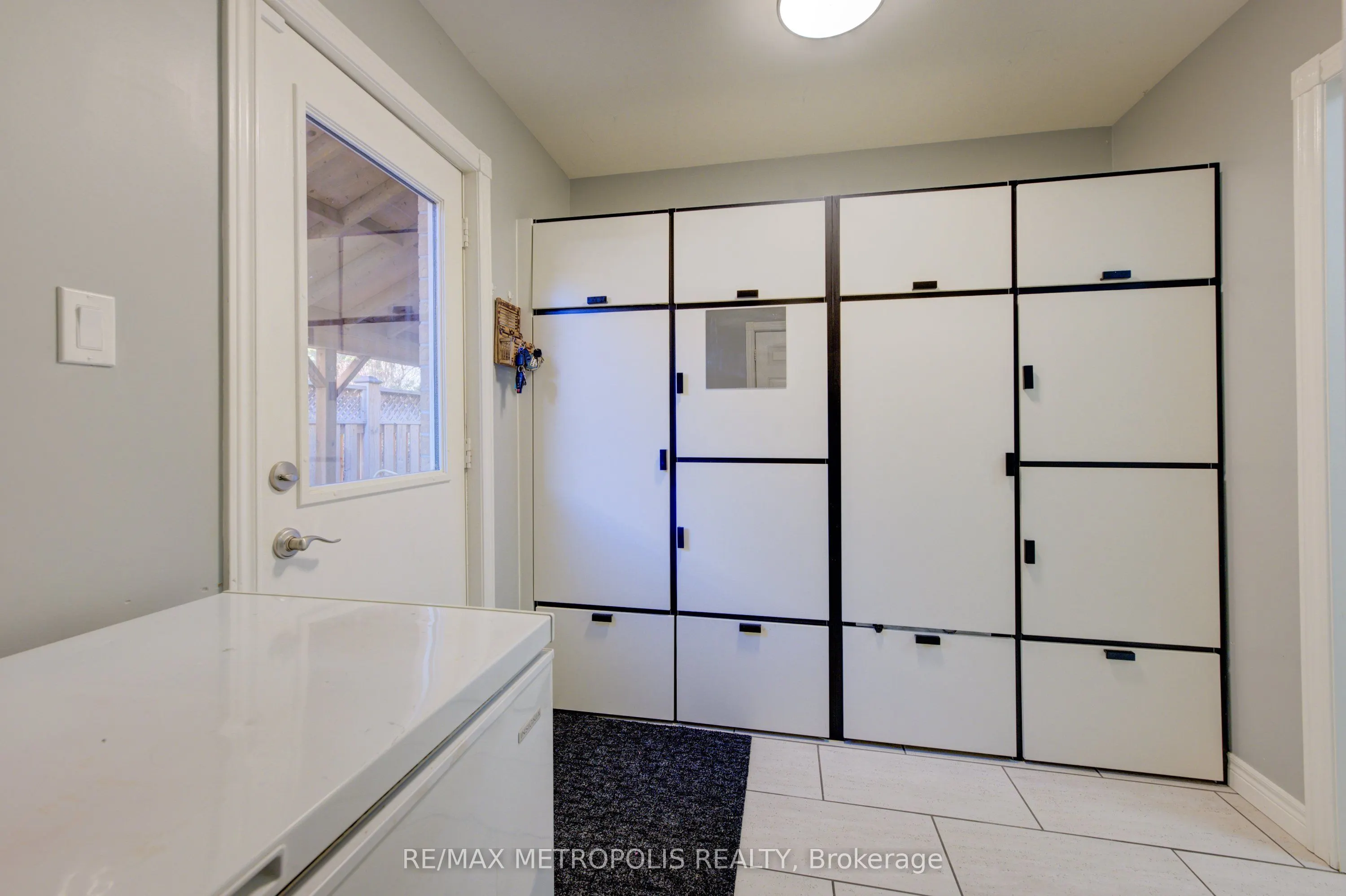 145 Cowan Boulevard