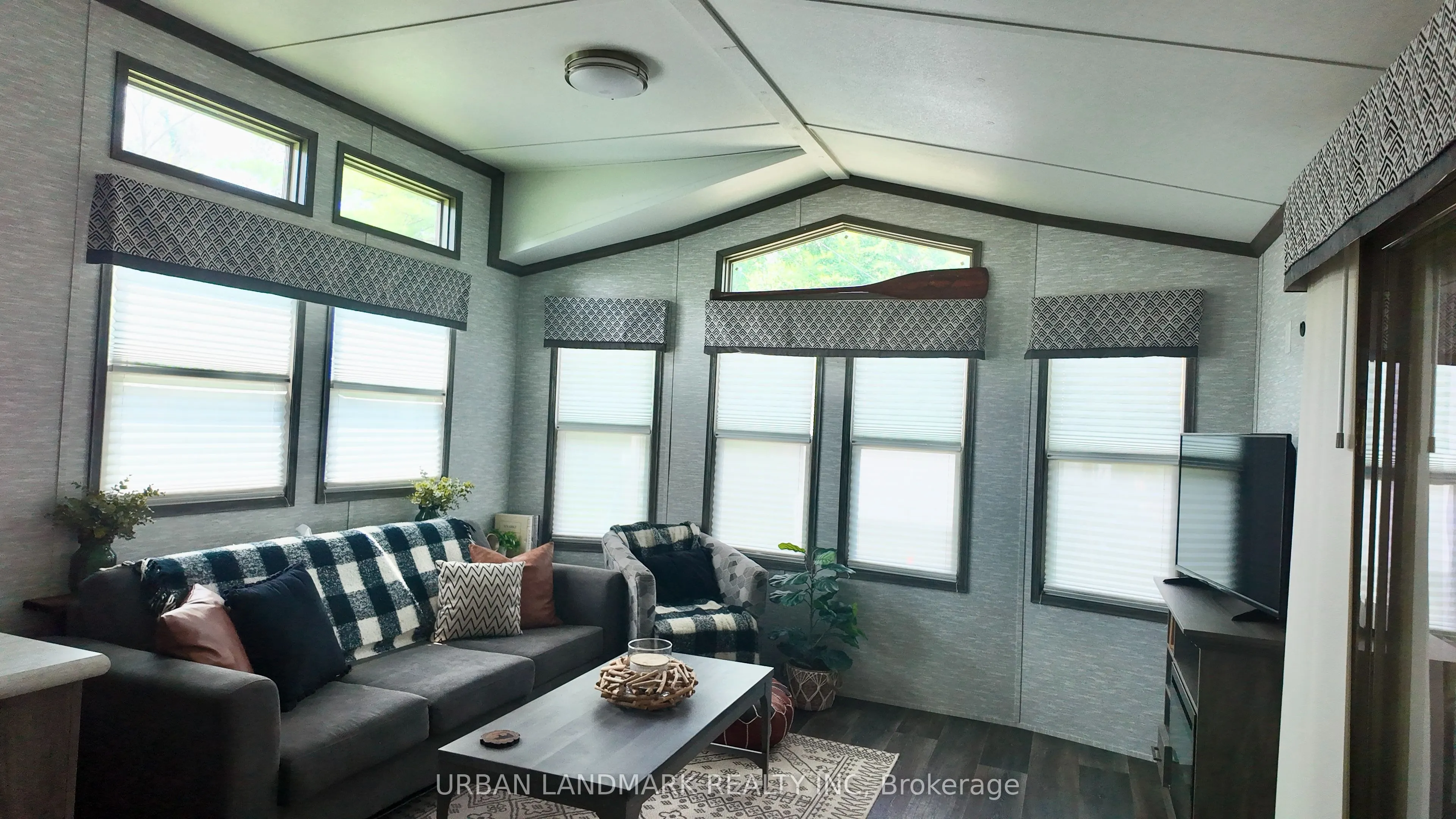 2612 Victoria Road