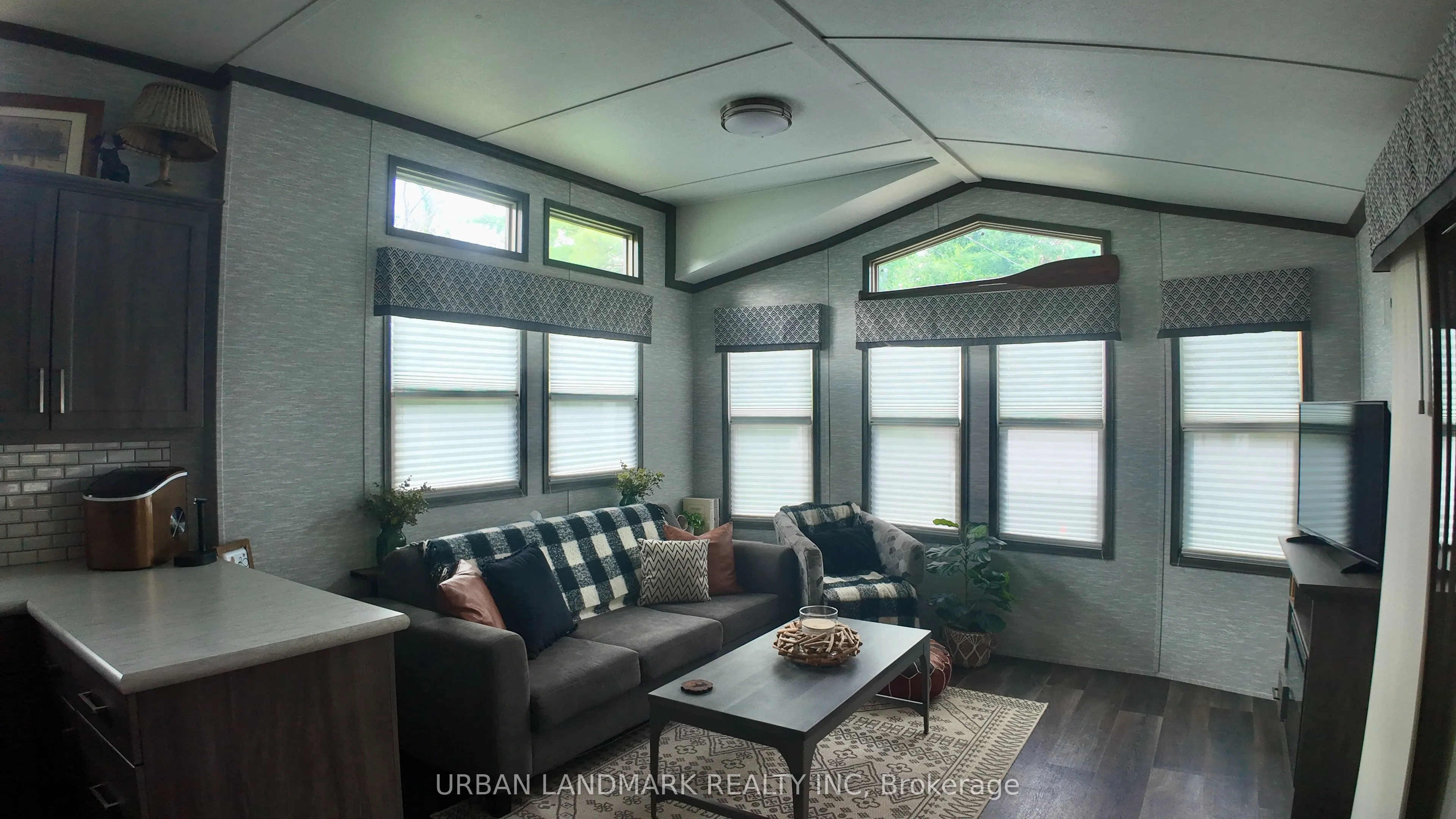 2612 Victoria Road