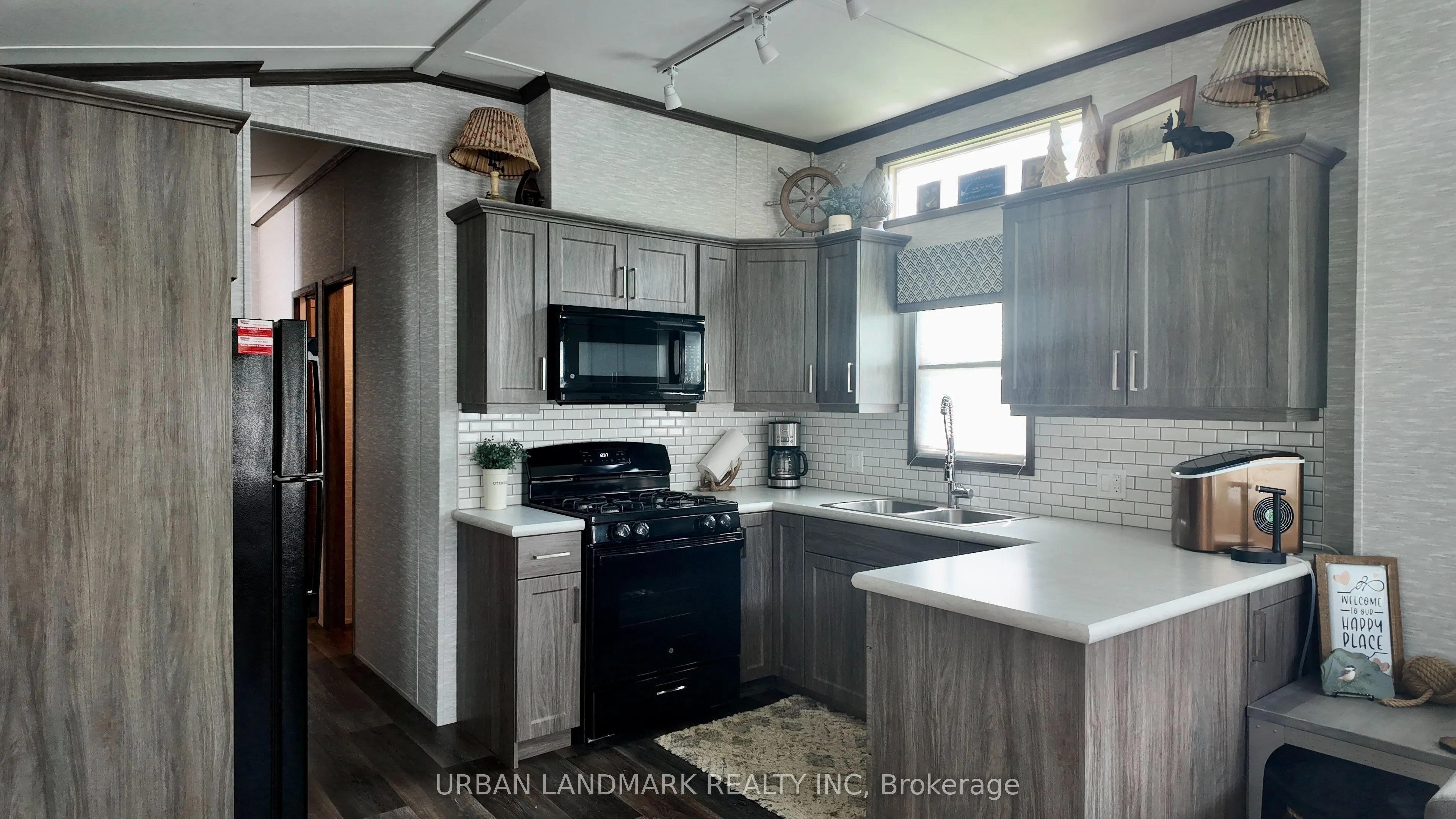 2612 Victoria Road
