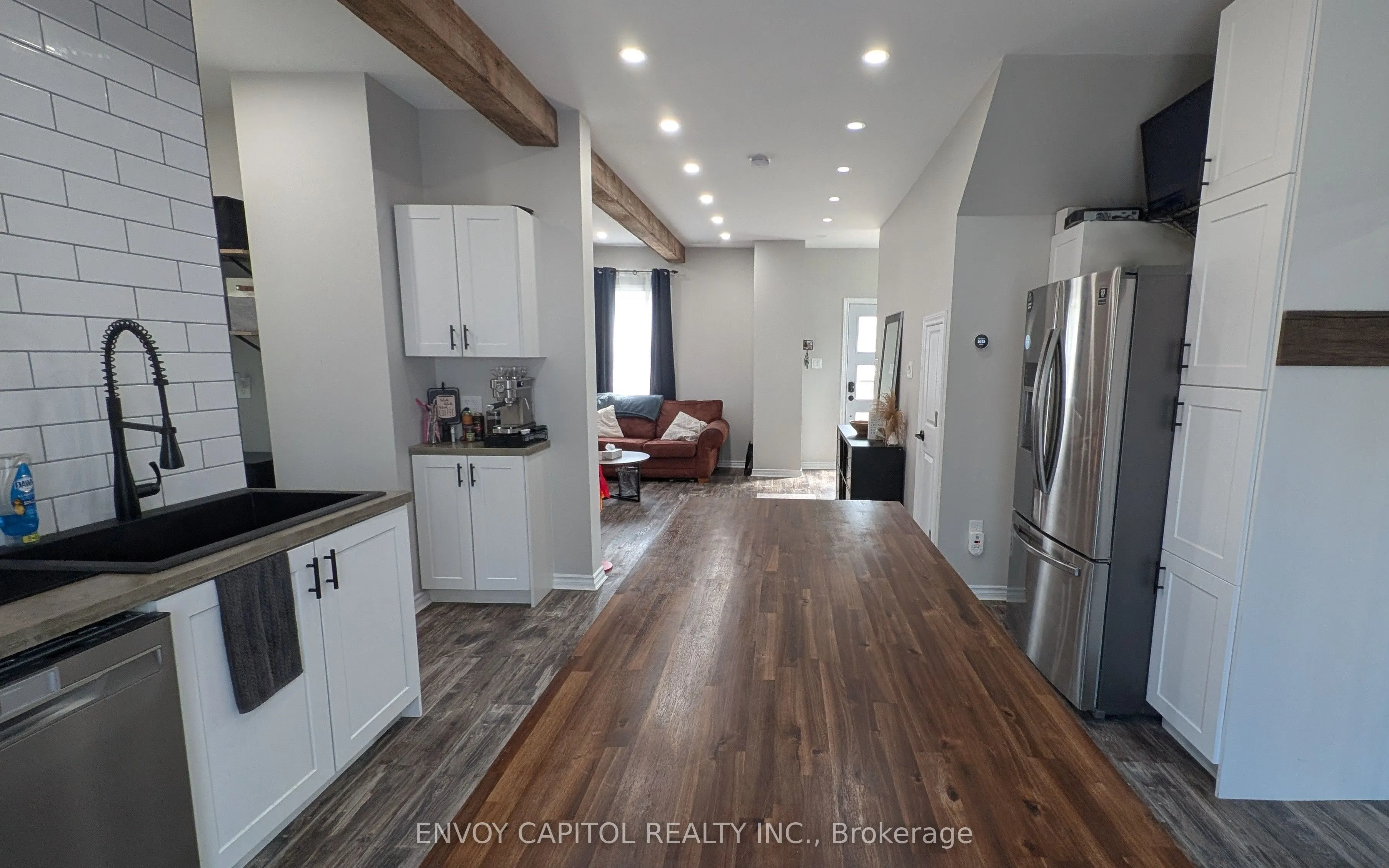 61 Simcoe Street