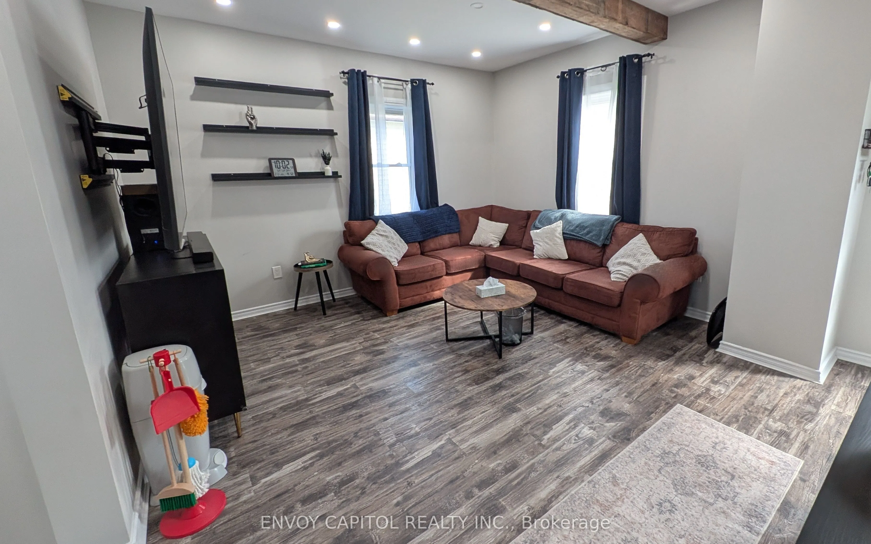 61 Simcoe Street