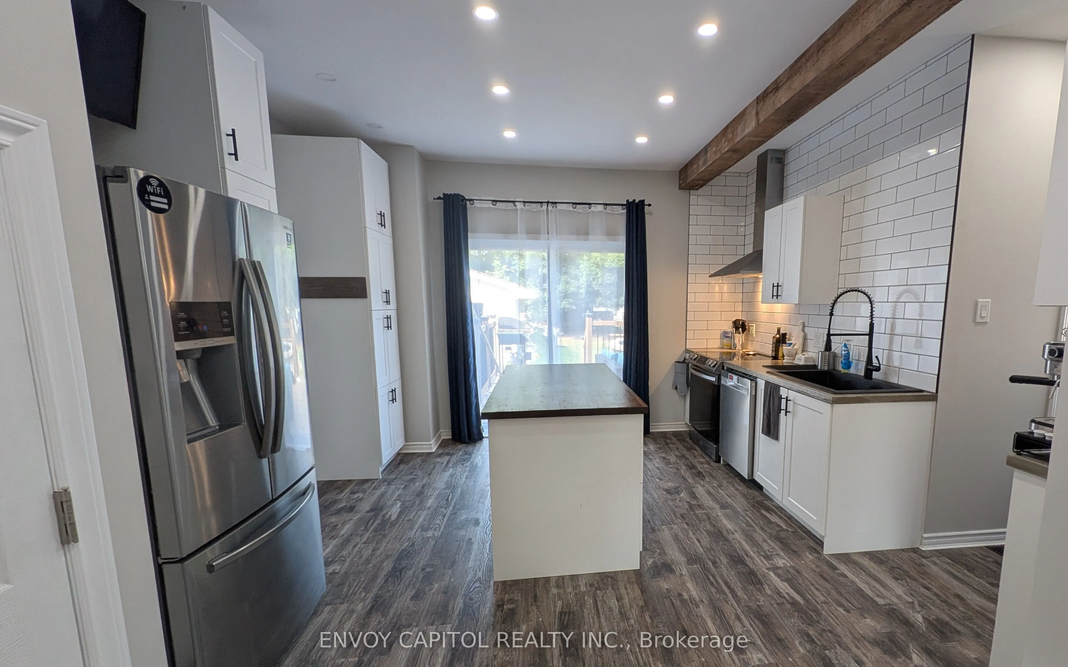 61 Simcoe Street