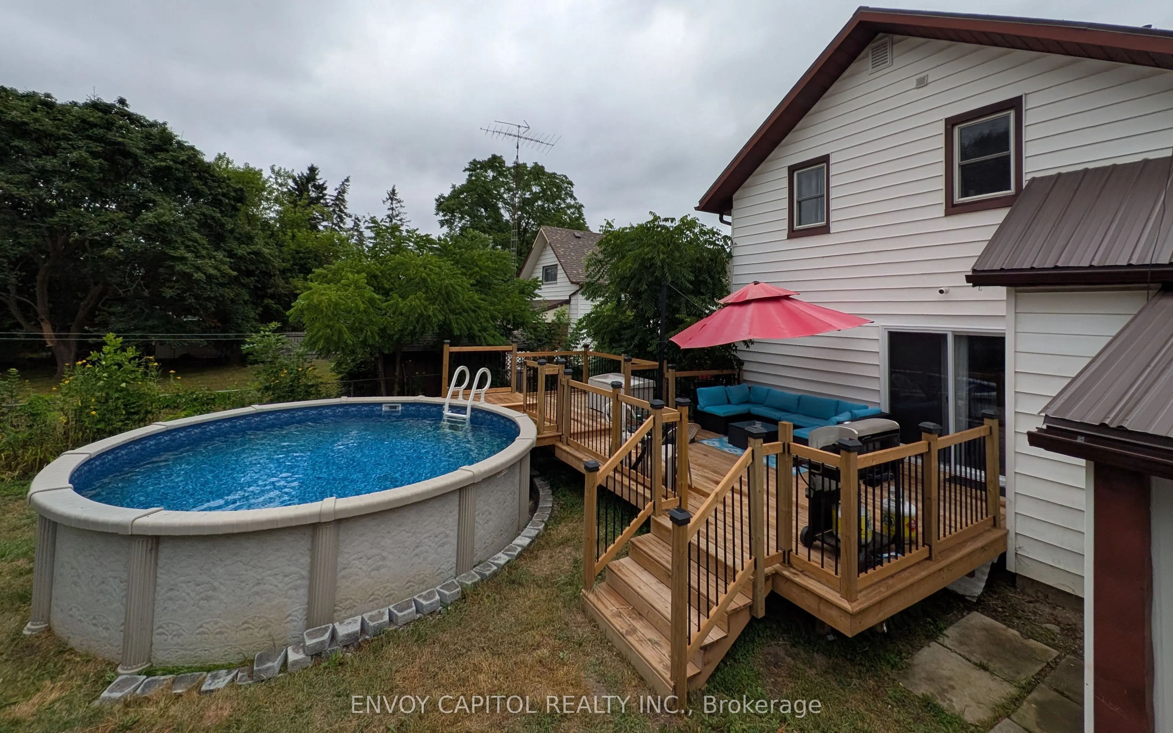 61 Simcoe Street