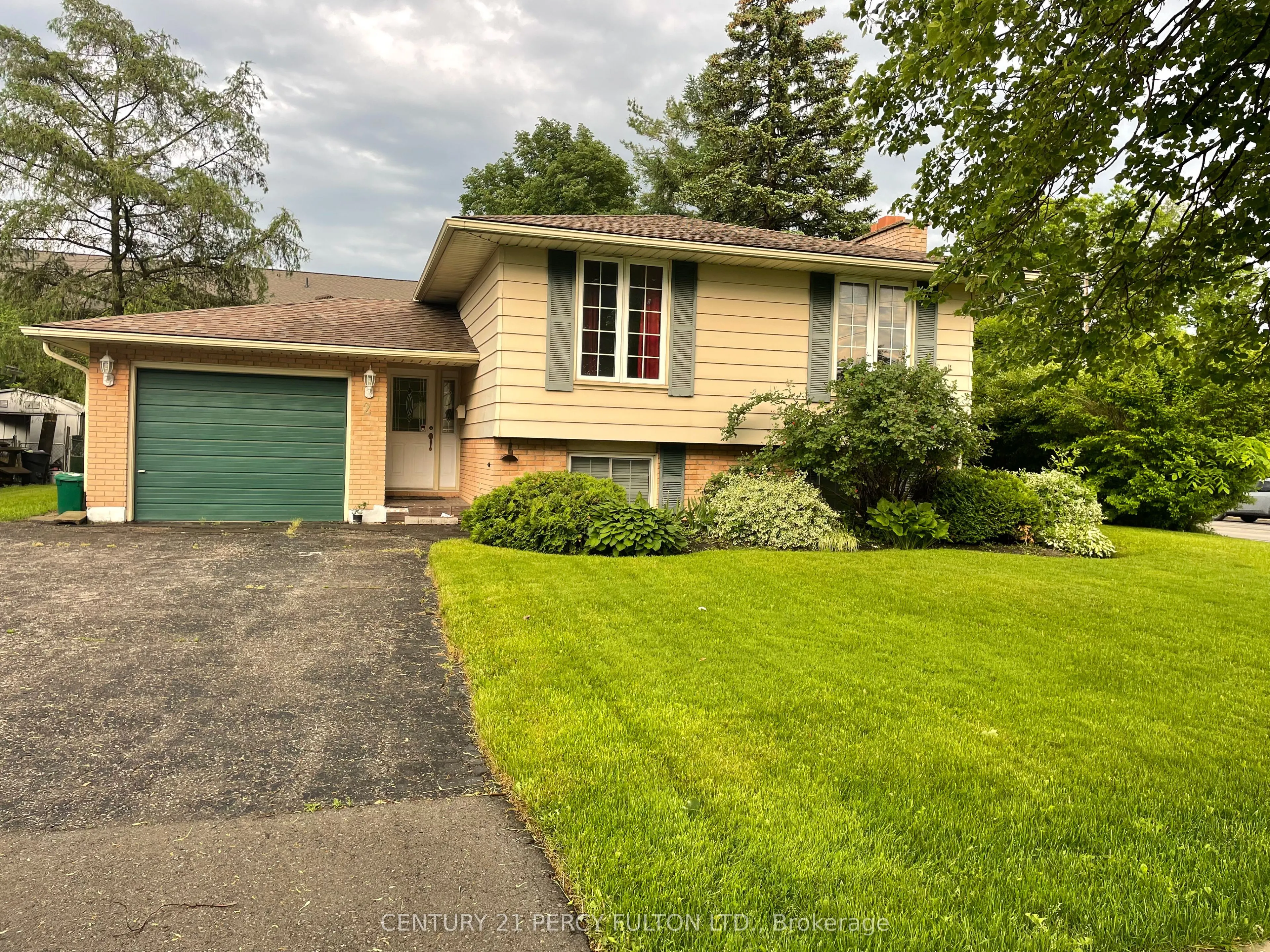 2 Trelawn Parkway E