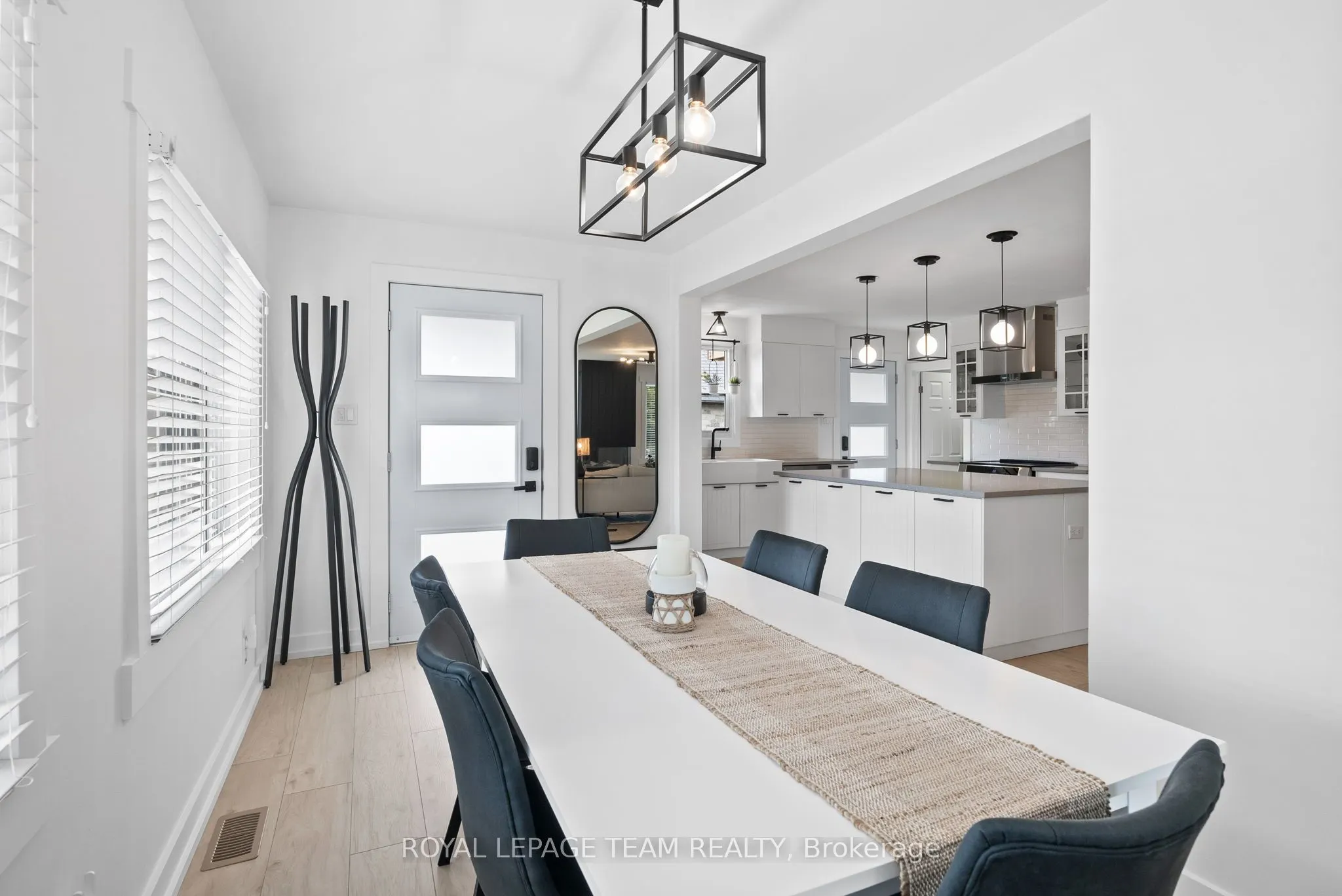 8108 Victoria Street