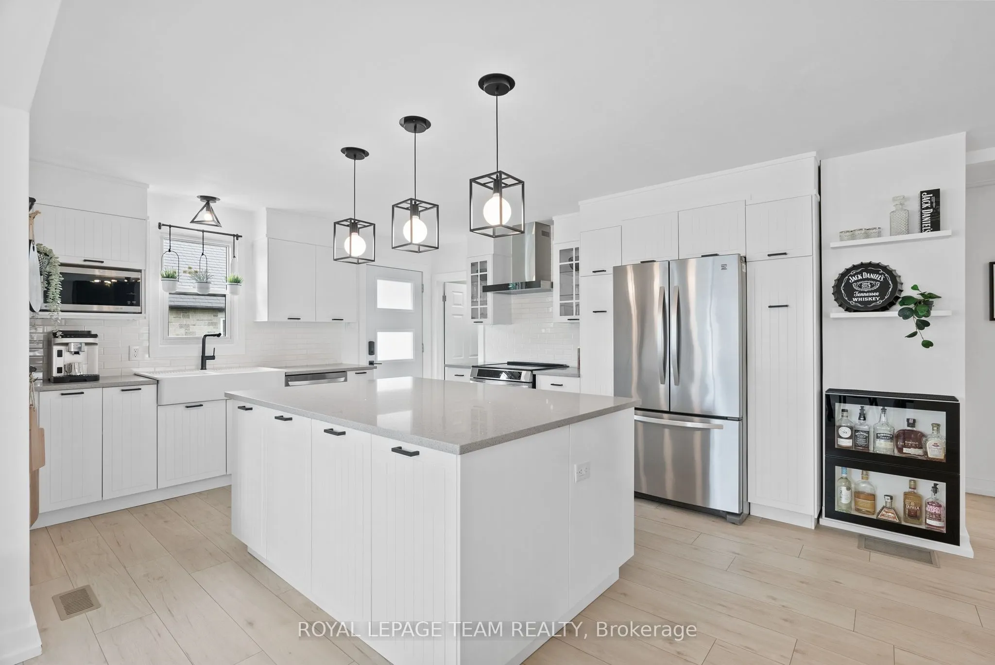8108 Victoria Street