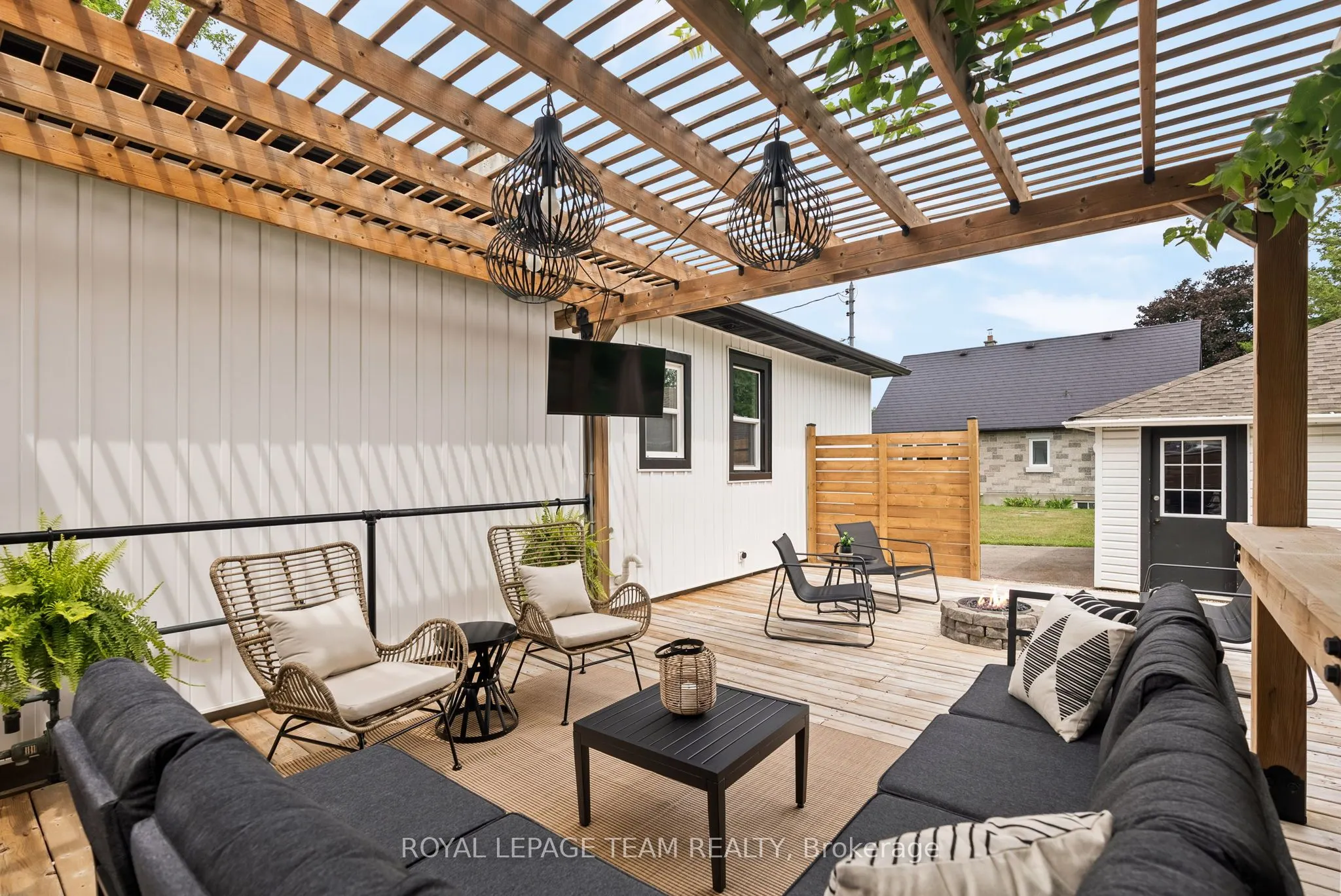 8108 Victoria Street