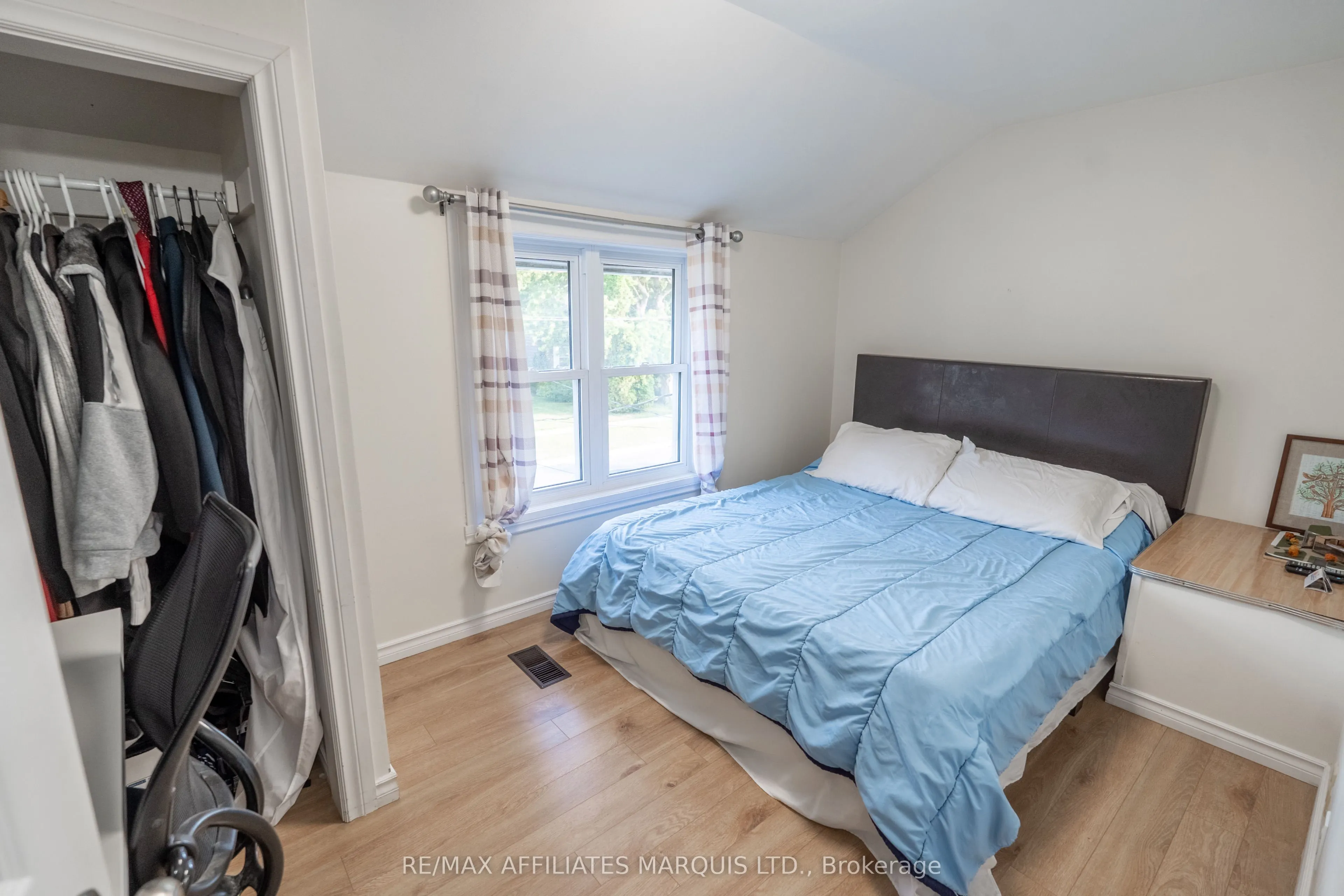 41 Twelfth Street E