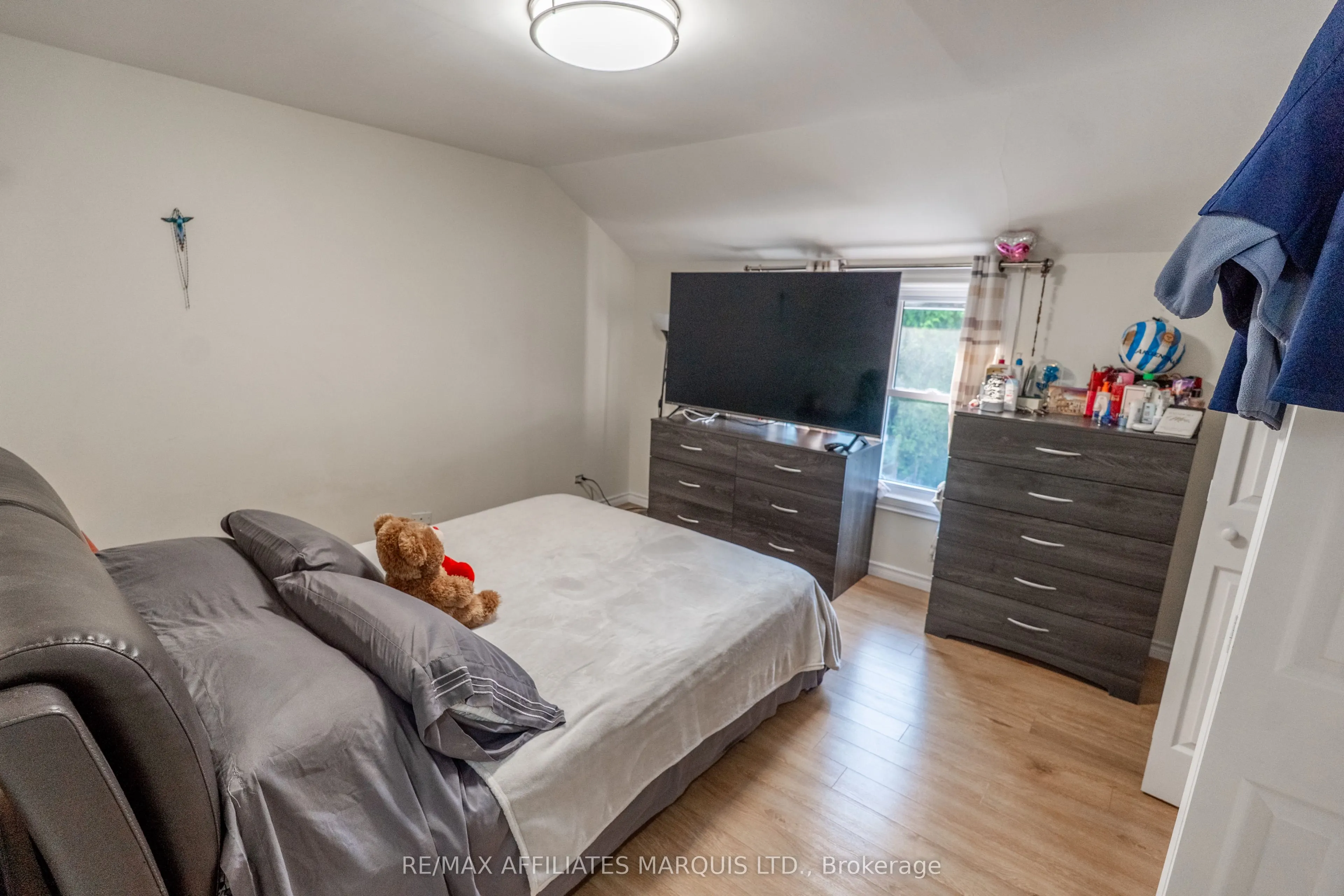 41 Twelfth Street E