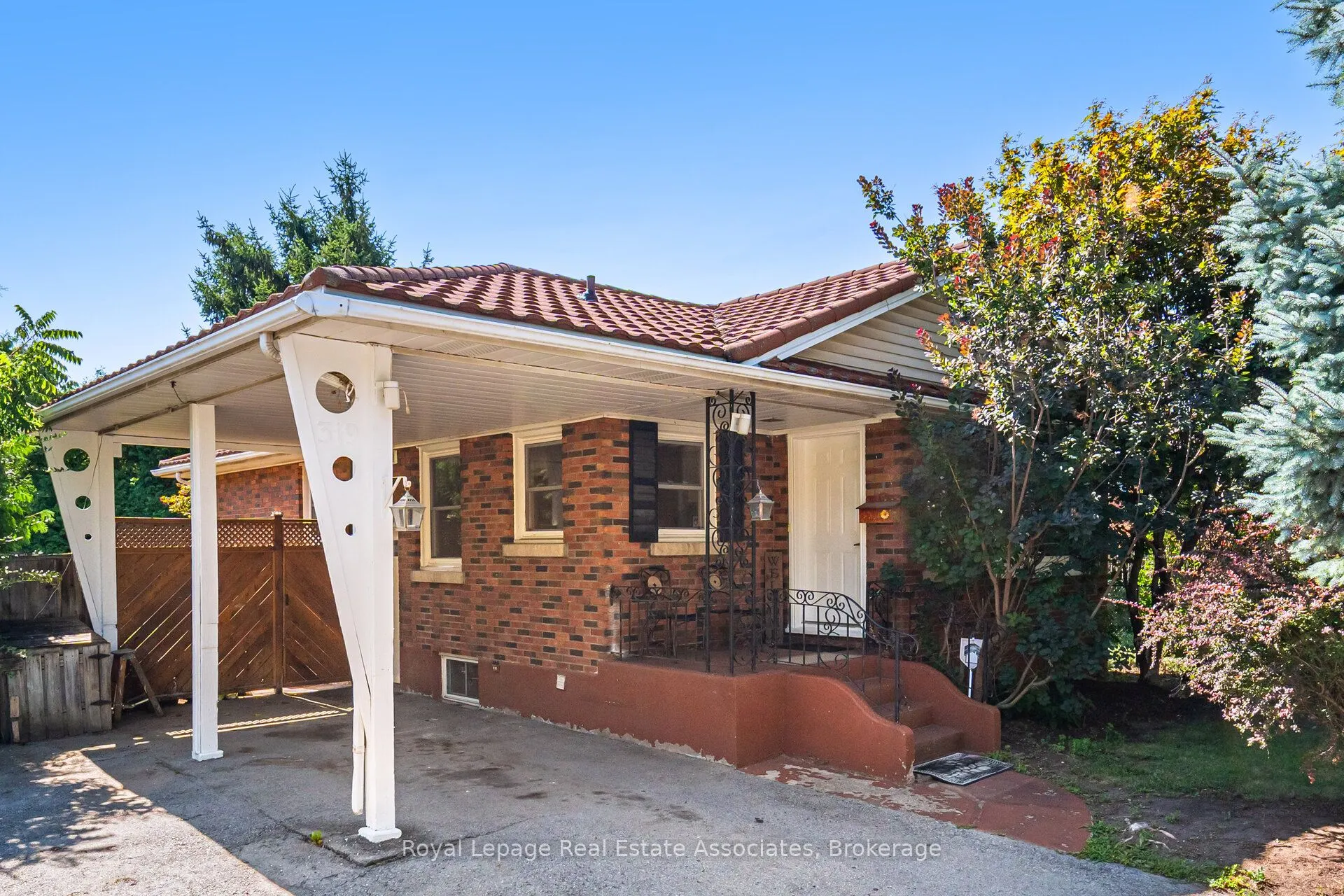 319 Grantham Avenue