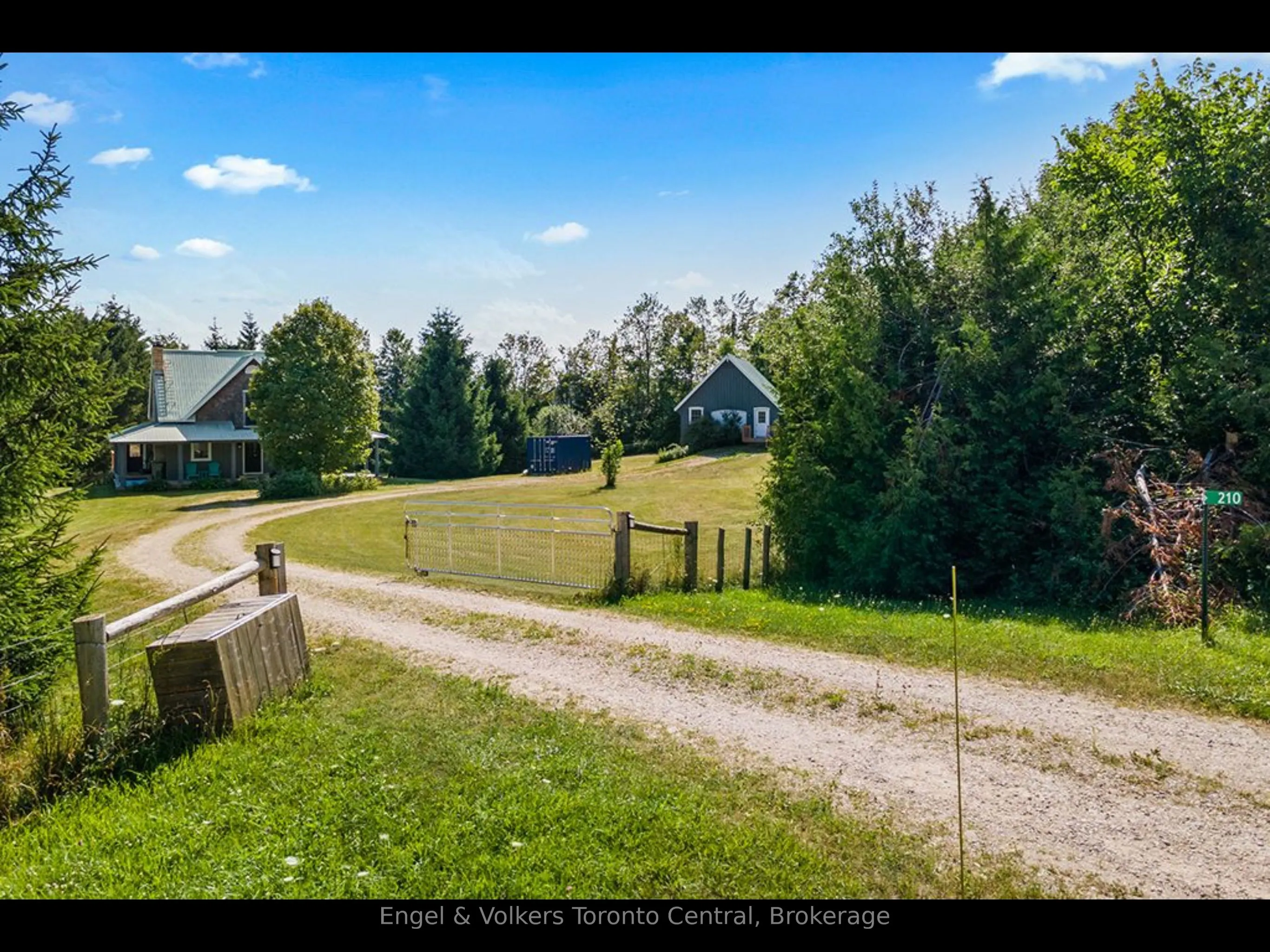 210 EAGLE Crescent