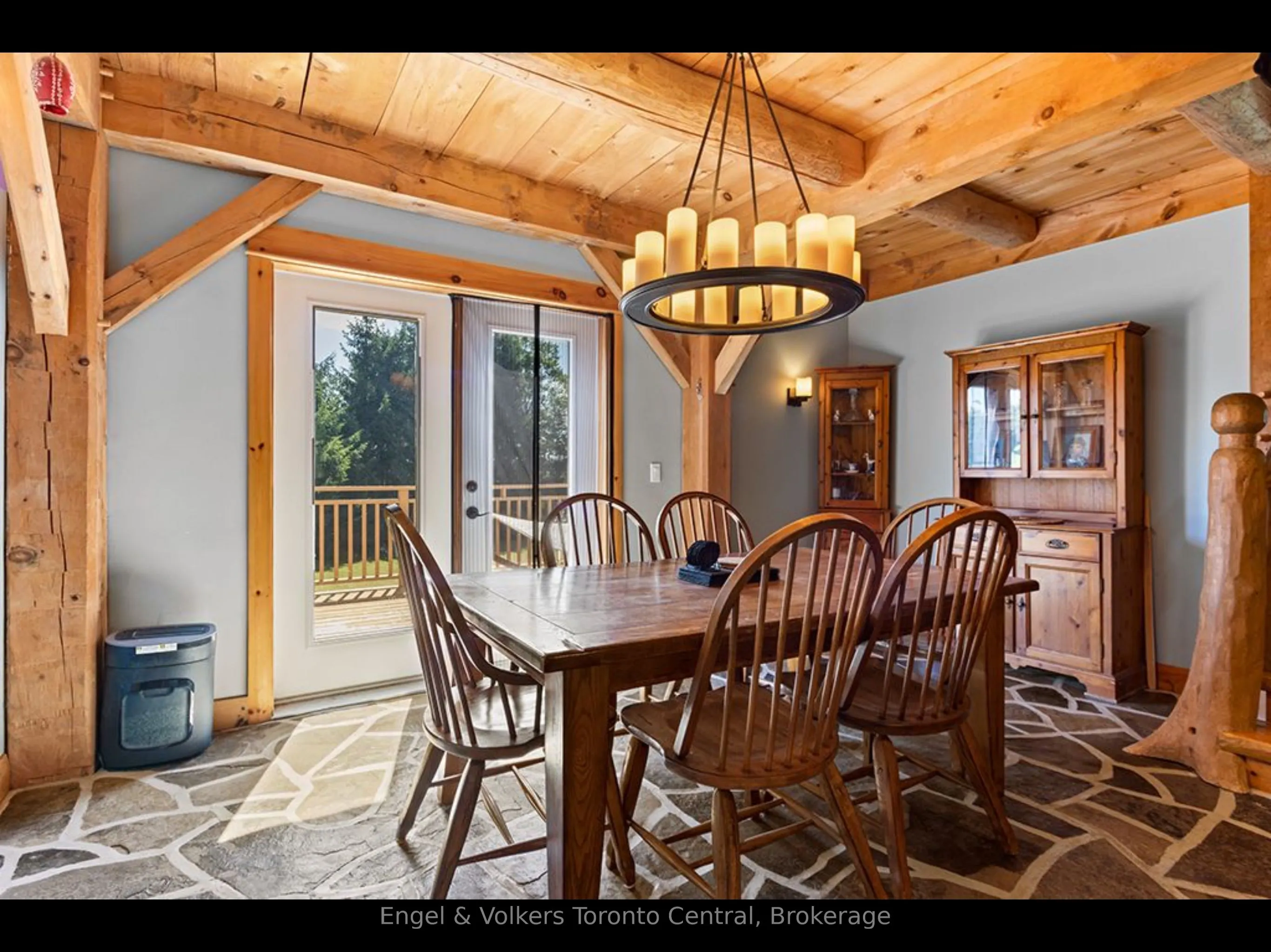 210 EAGLE Crescent