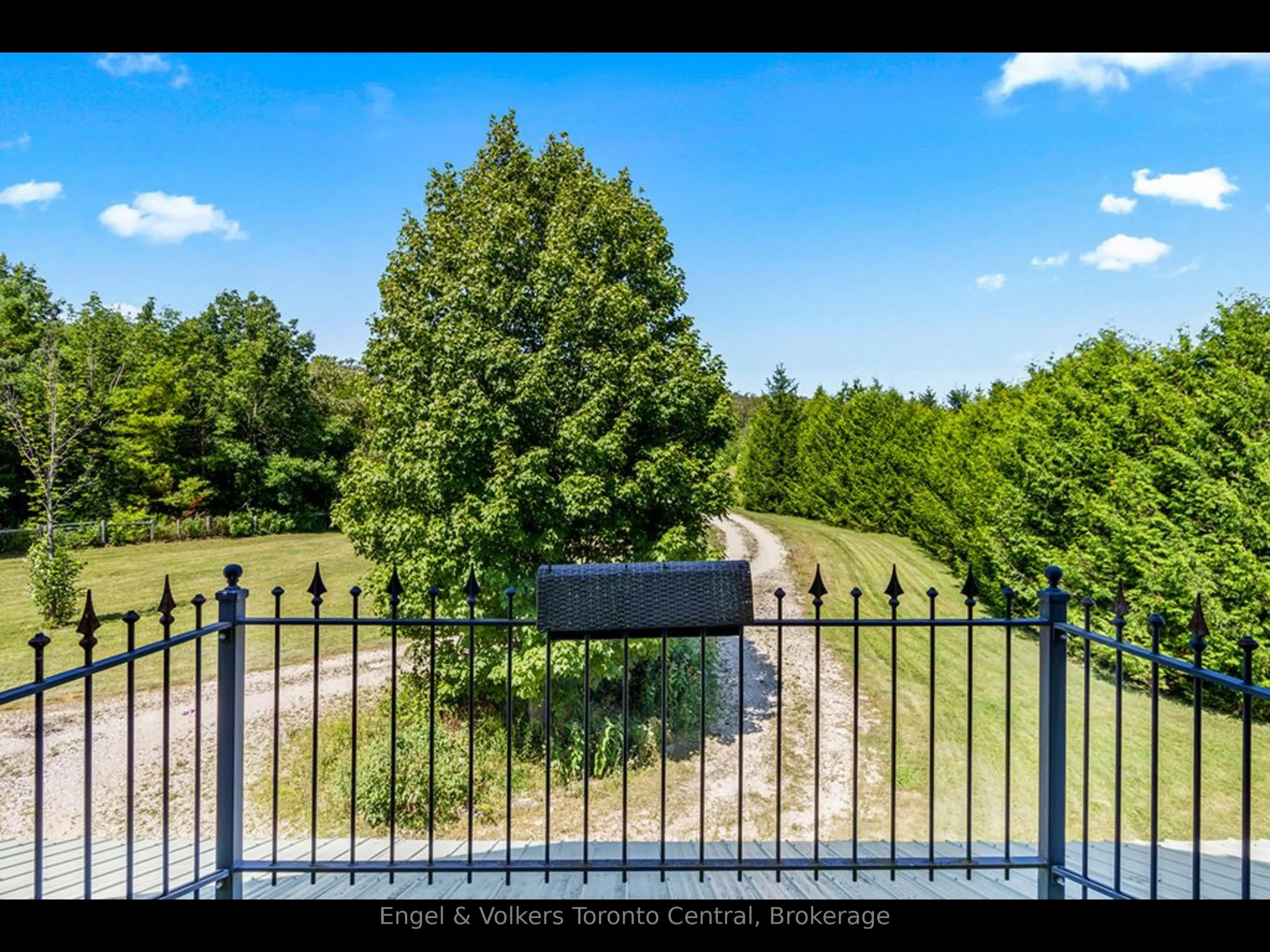 210 EAGLE Crescent