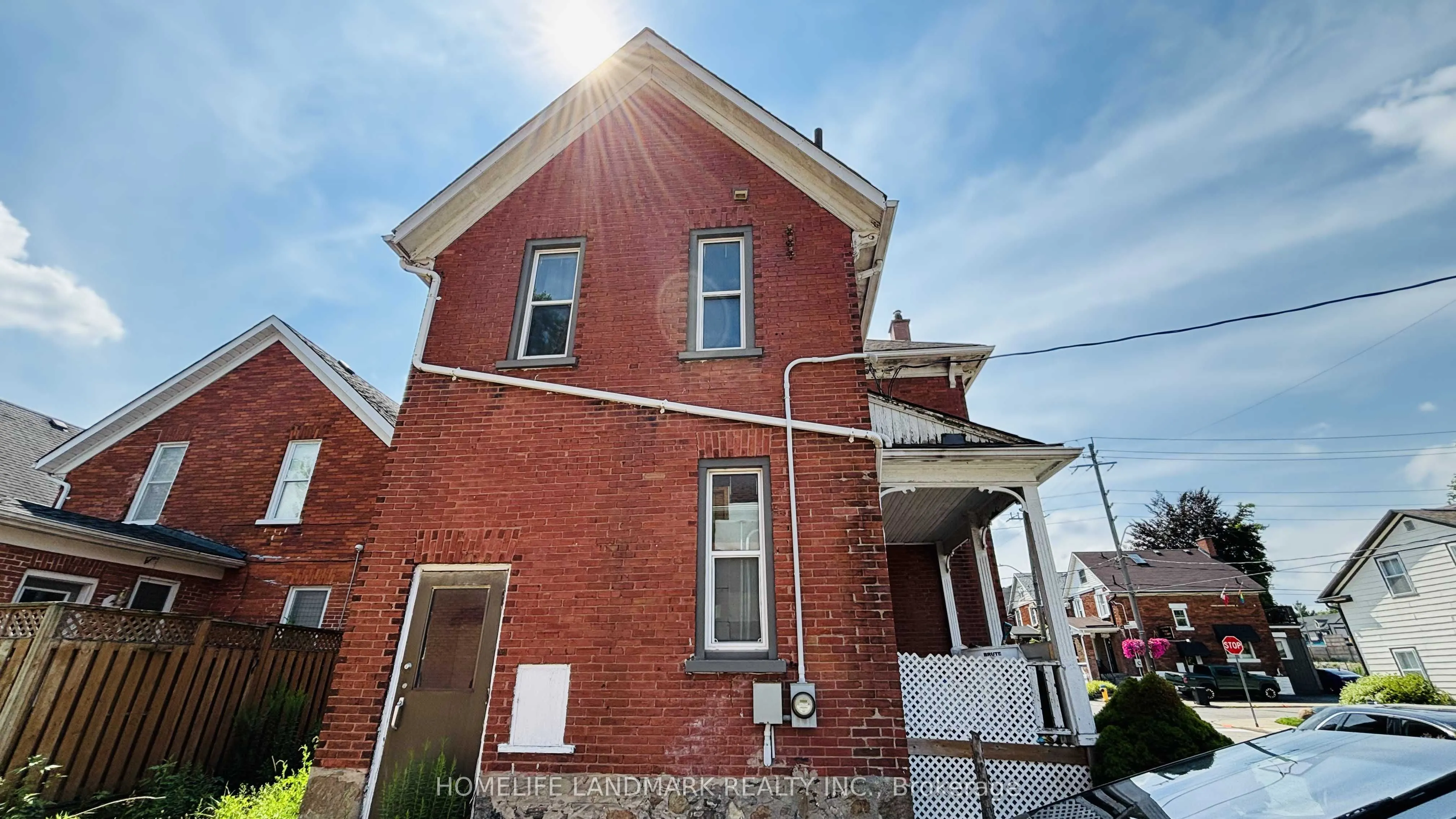 30 Regina Street N