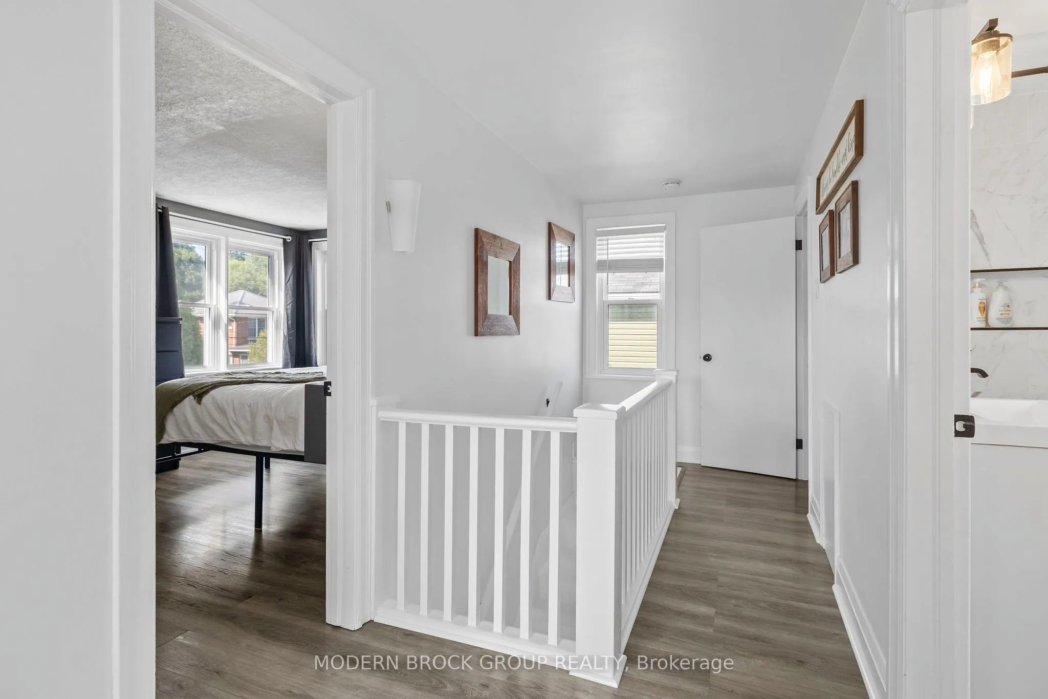 493 Dibble Street W