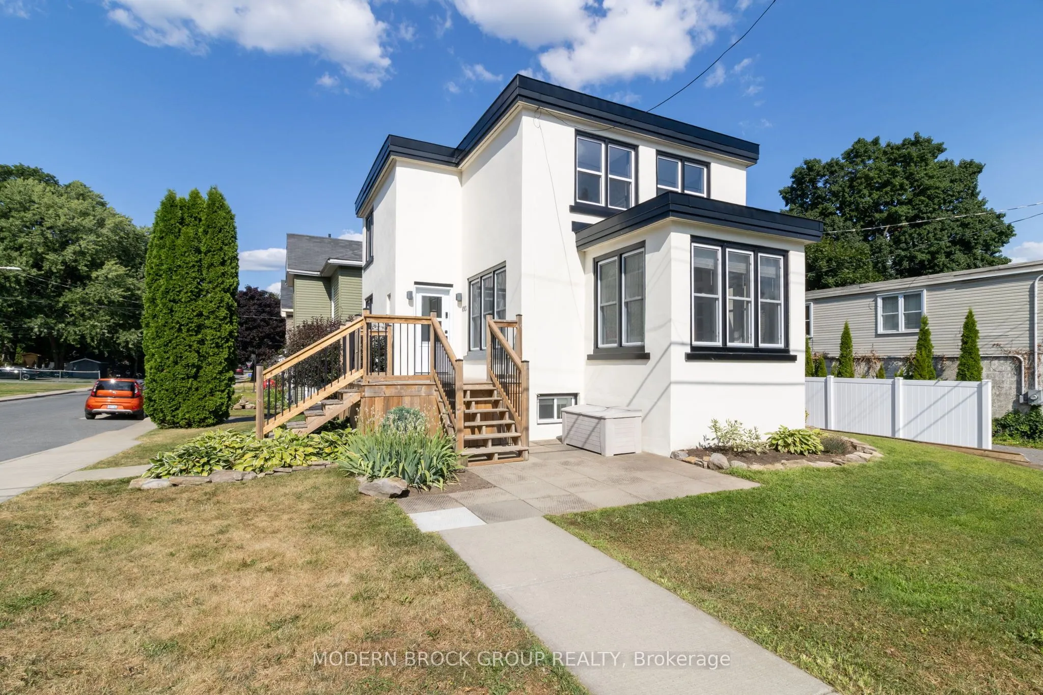 493 Dibble Street W