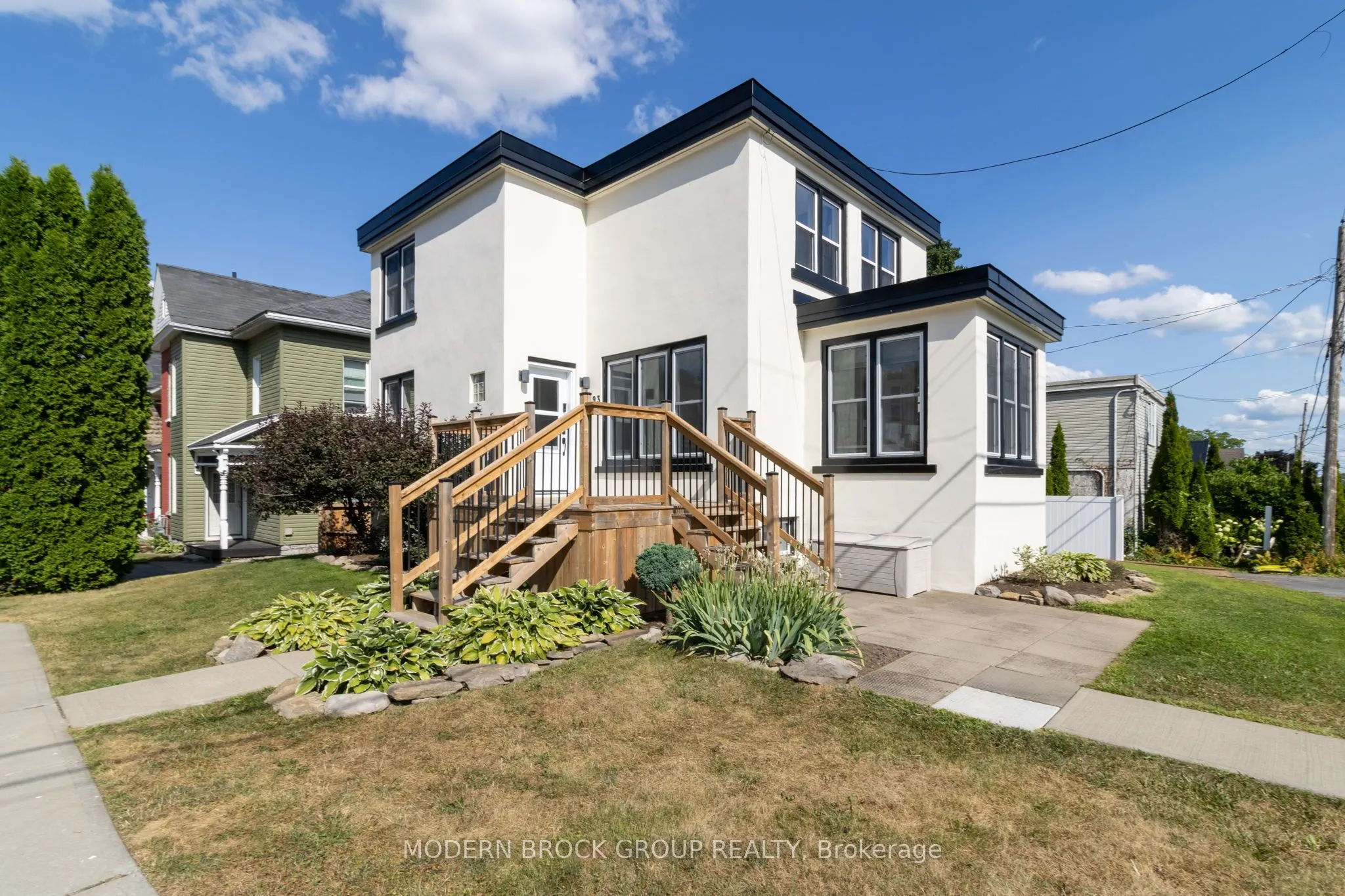 493 Dibble Street W