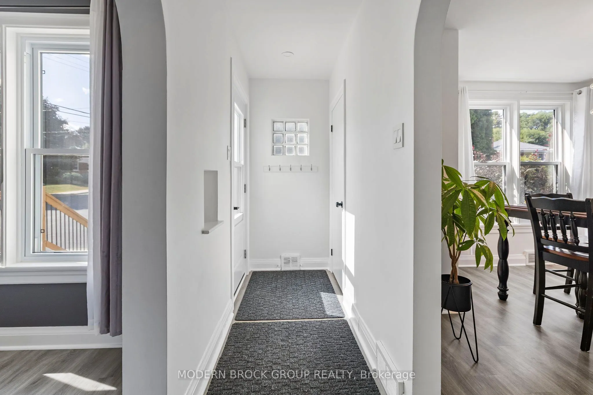 493 Dibble Street W