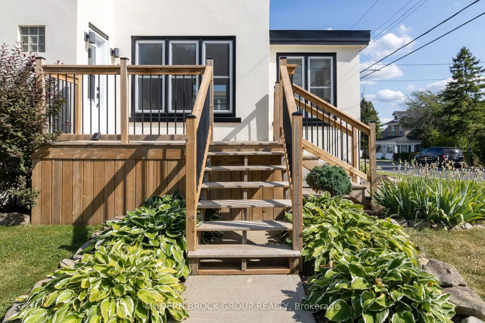 493 Dibble Street W