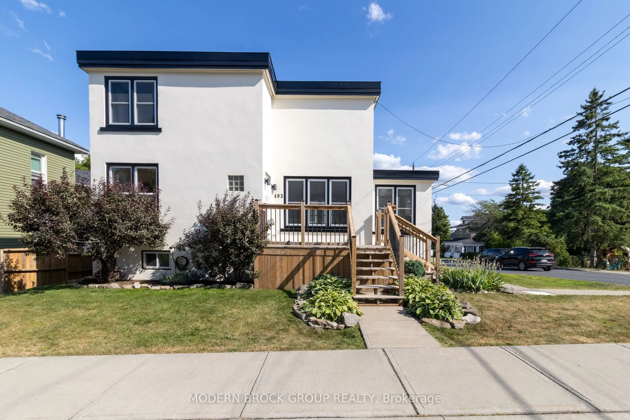 493 Dibble Street W