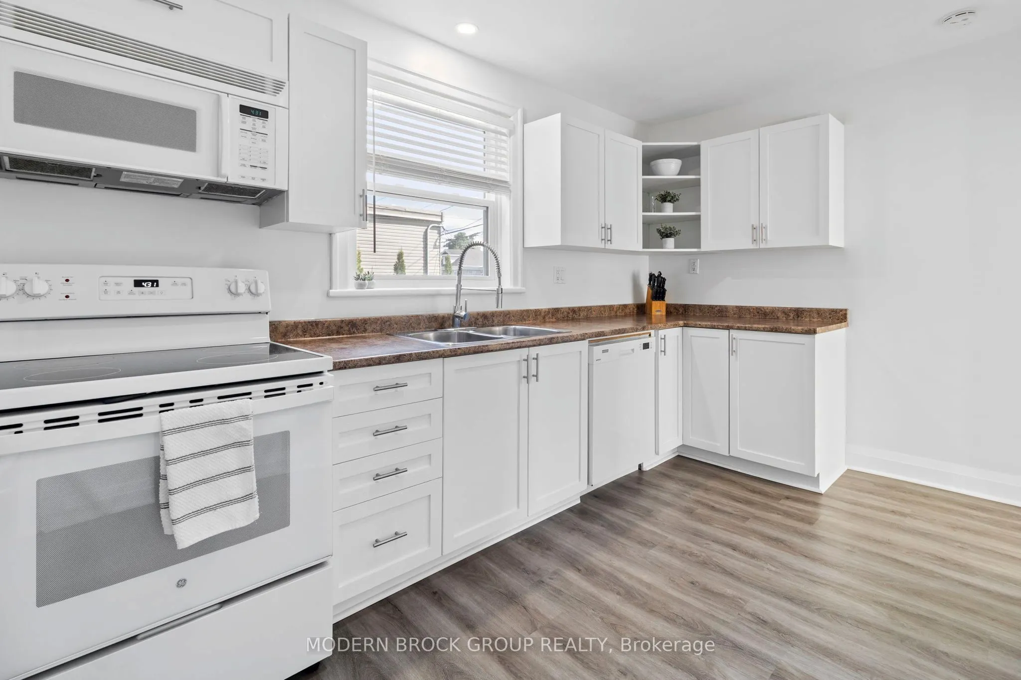 493 Dibble Street W