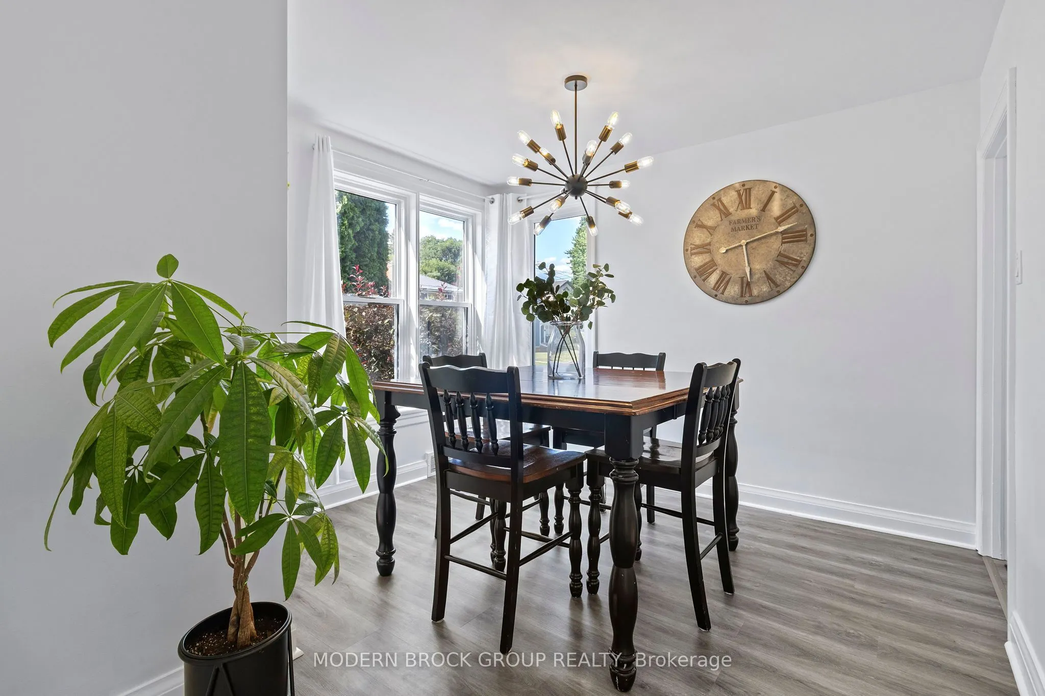 493 Dibble Street W
