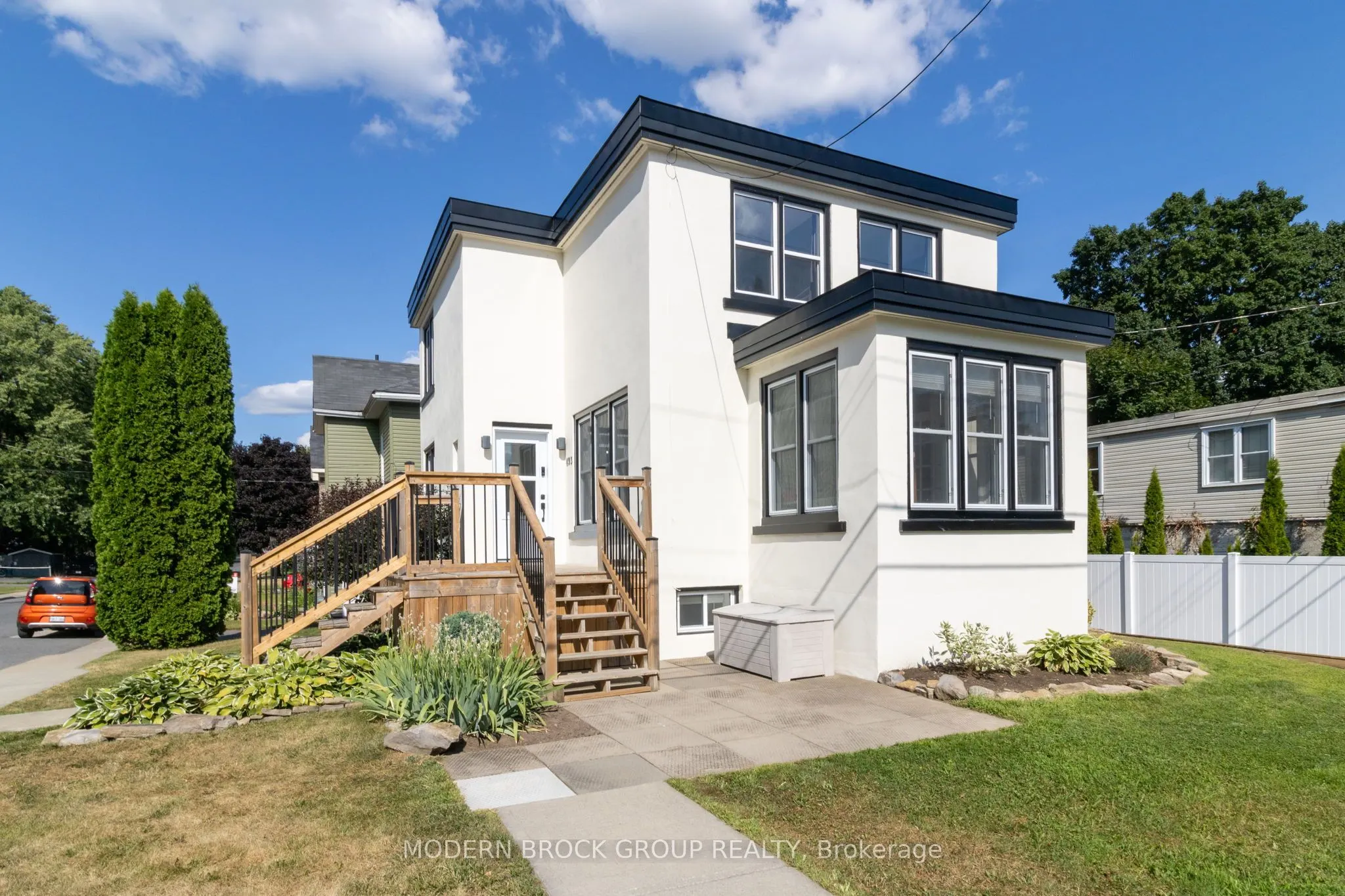 493 Dibble Street W