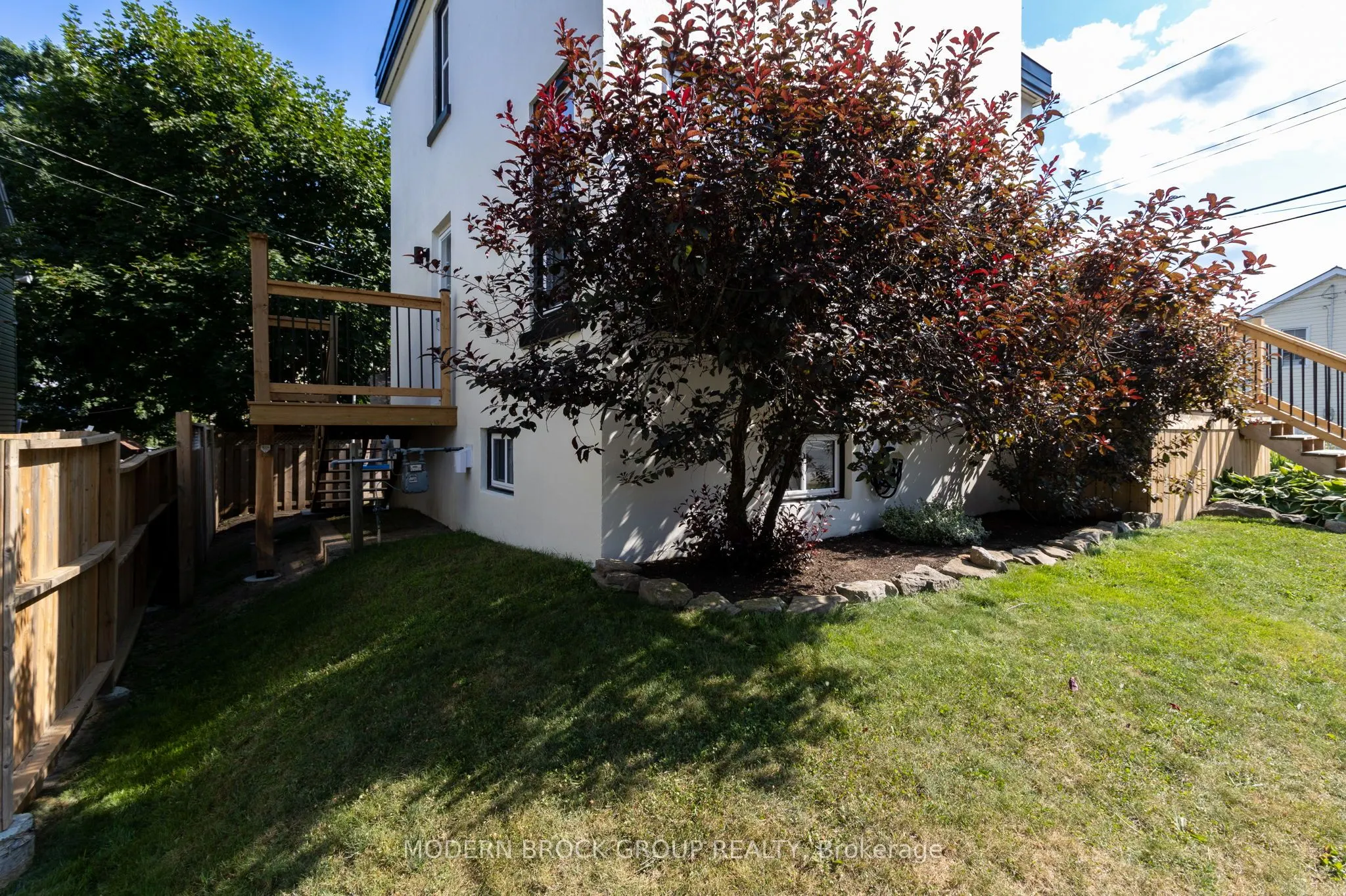 493 Dibble Street W